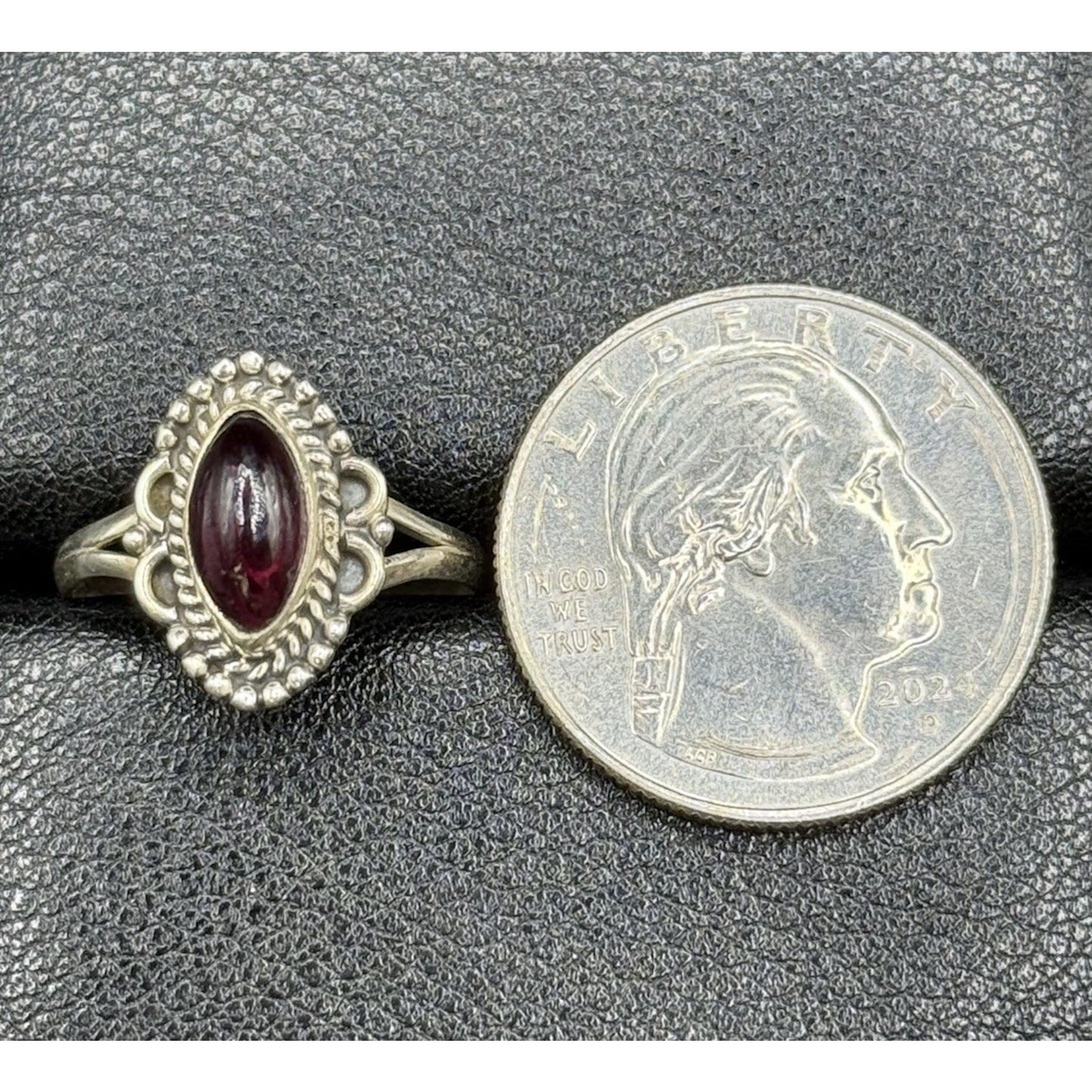 EUC Sterling Silver Genuine Garnet Seed Bezel Ring Size 7.00 925 Q21