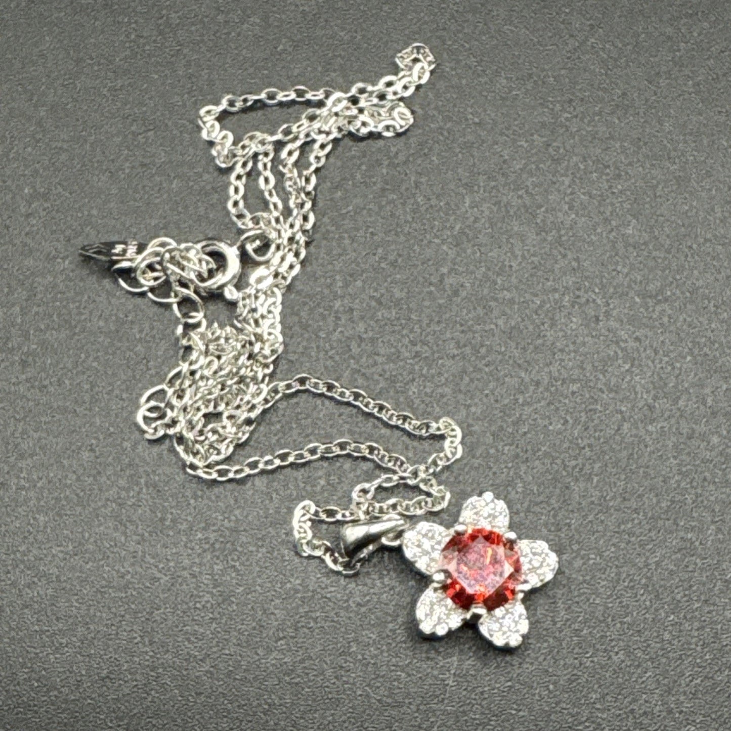 New Condition 18” Sterling Silver Red Moissanite Daisy Pendant Necklace GRA