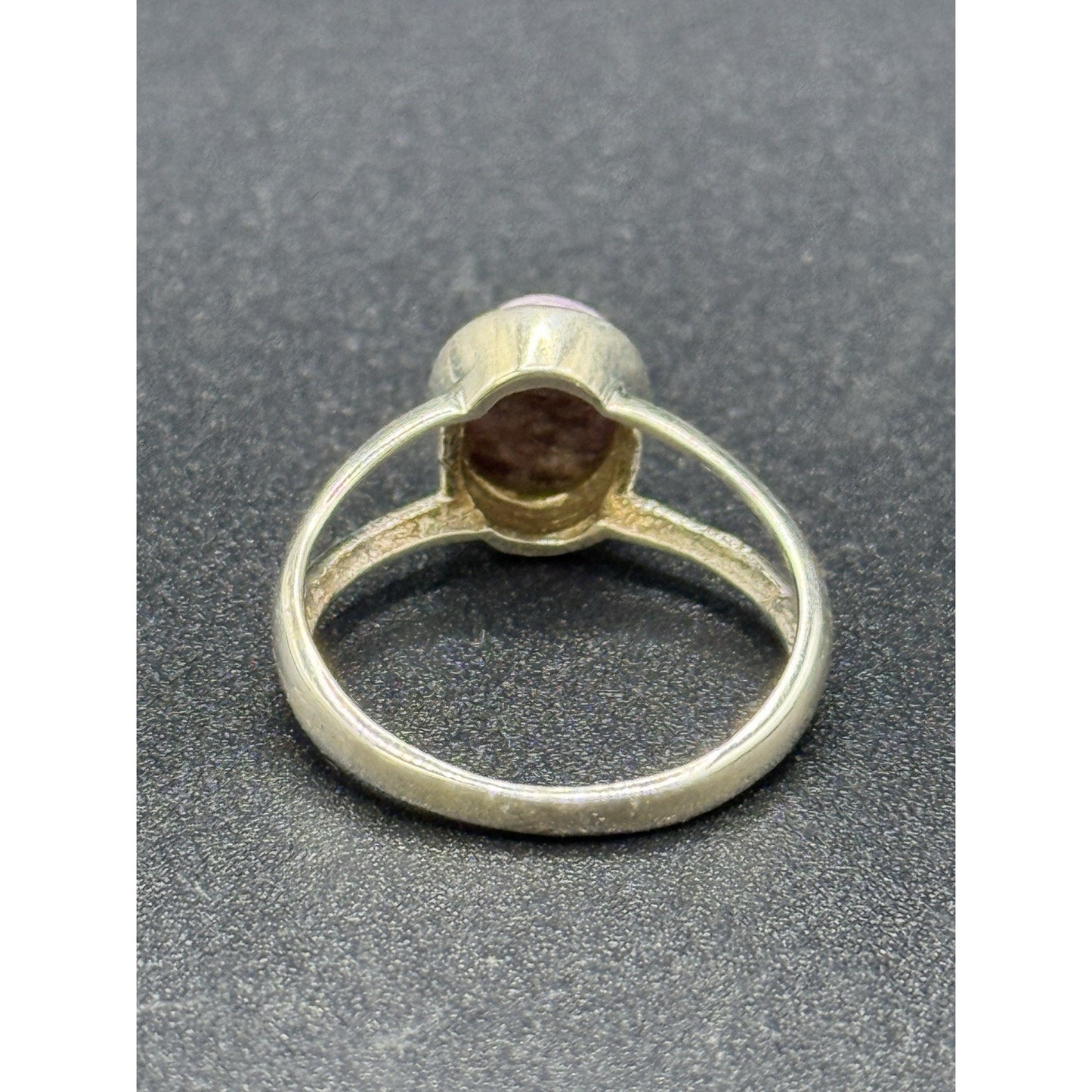 EUC Genuine Amethyst Cabachon Ring Size 7.00 Q21