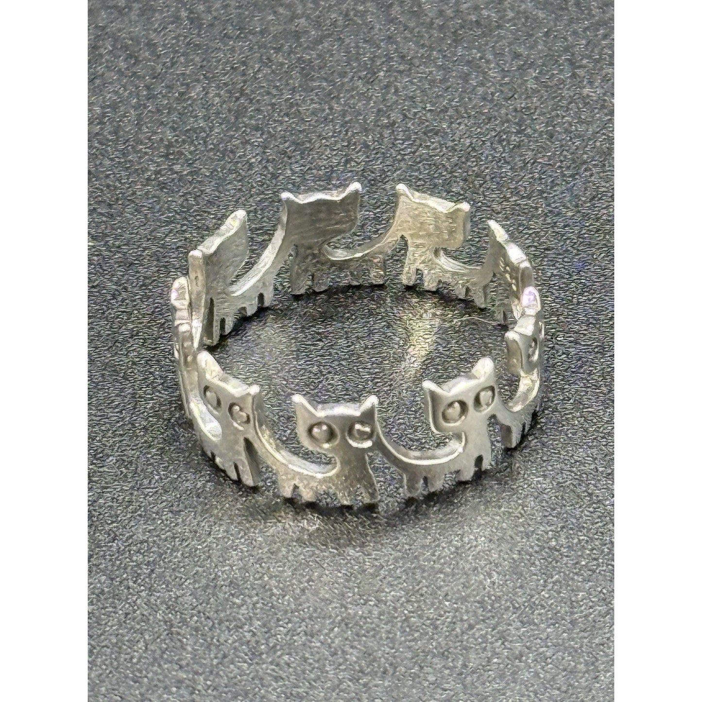 New Condition Sterling Silver Cats Band Ring Size 9.50