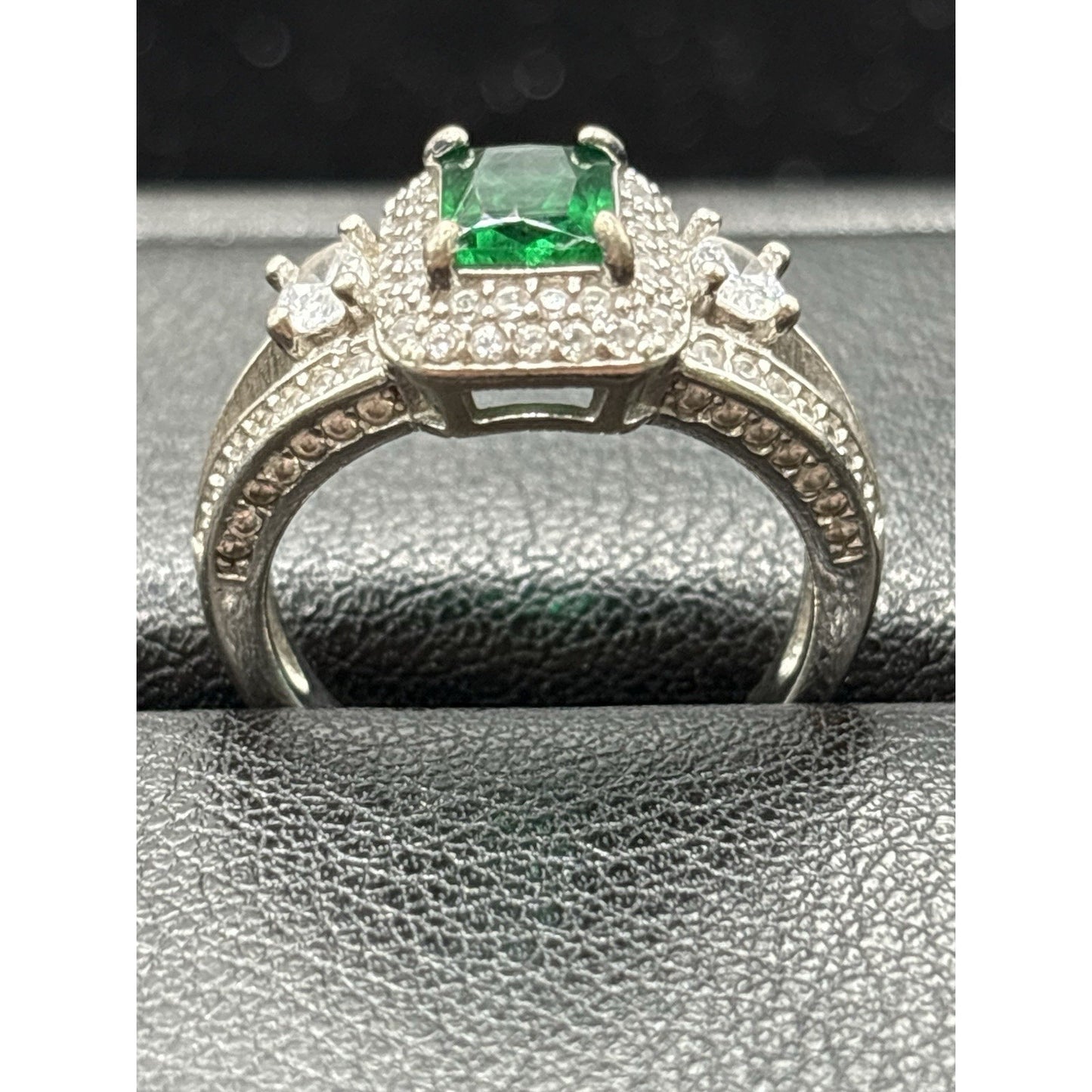 EUC Sterling Silver Green Cubic Zirconia Ring Size 6.00 3 Grams X15