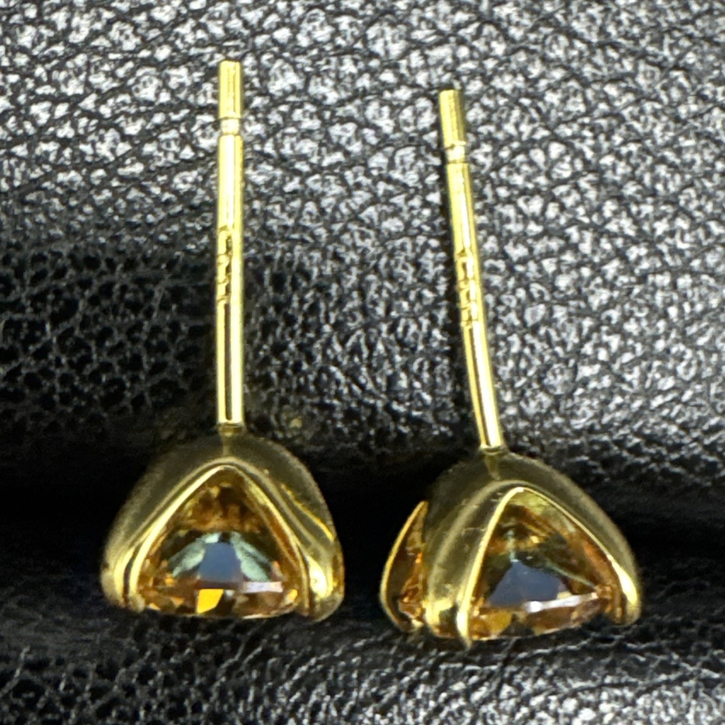 New Condition Gold Sterling Silver 2 CT Champagne Moissanite Stud Earrings GRA