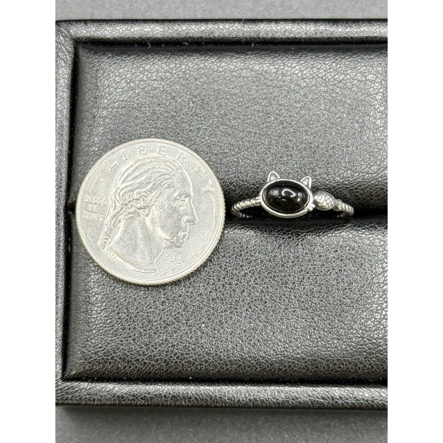 New Condition Sterling Silver Dainty Cat Fish Onyx Ring Size 7.00
