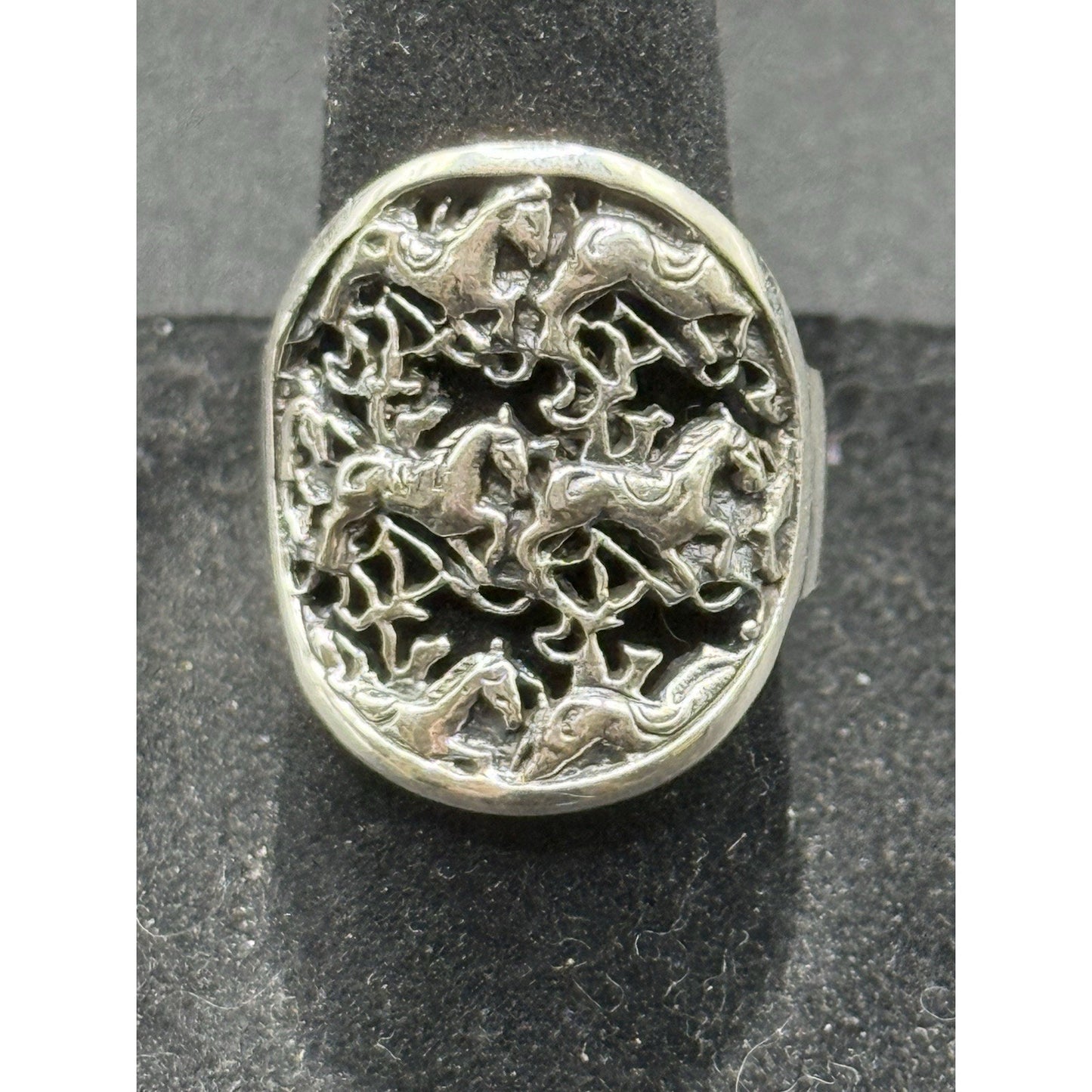 New Condition Sterling Silver Horses Galloping Signet Ring Size 7.00