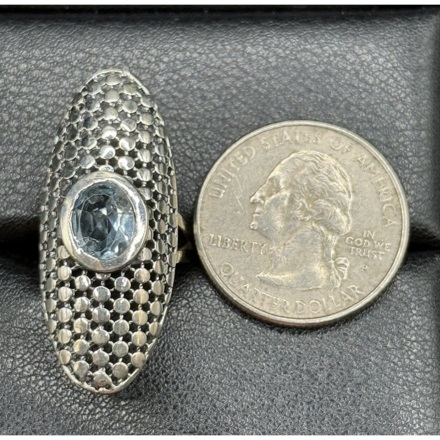 EUC Oblong Sterling Silver Genuine Topaz Ring Size 7.00 Q24