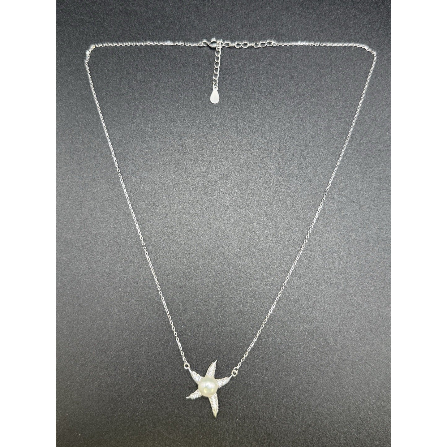 New Condition 18” Sterling Silver Genuine Pearl Cubic Zirconia Starfish Necklace