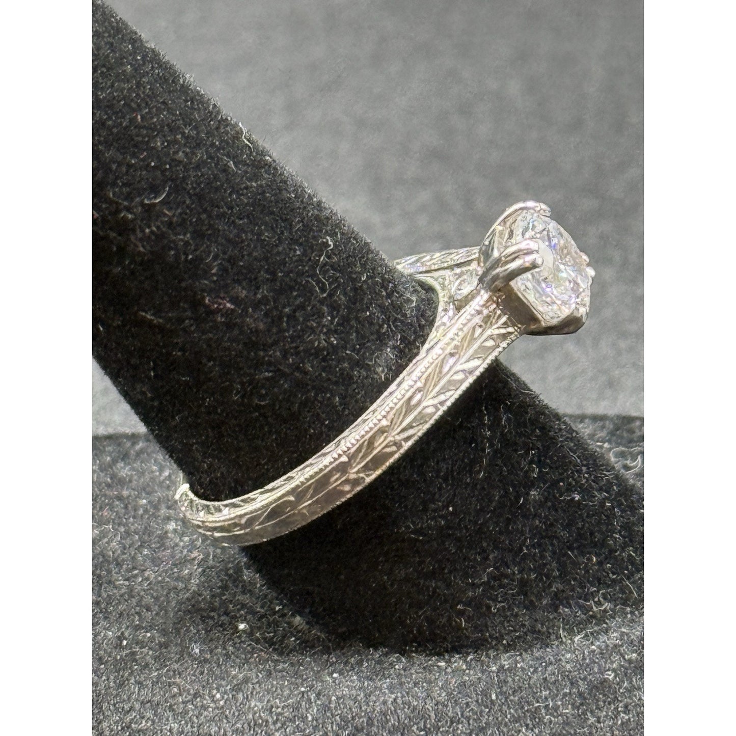 EUC Sterling Silver Vintage Design Cubic Zirconia Ring Size 6.50 P5