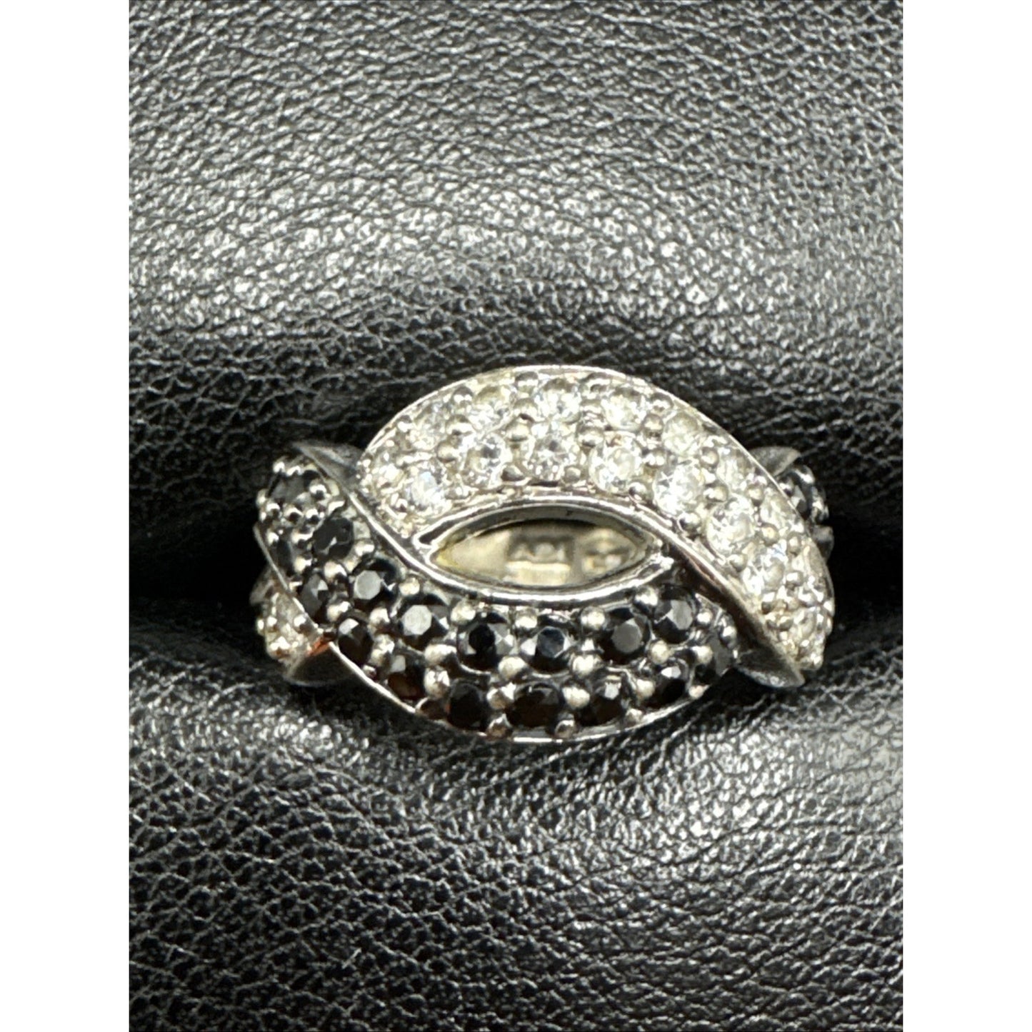 Sterling Silver Black White CZ Wavelength Ring 925 Size 4.5 R07