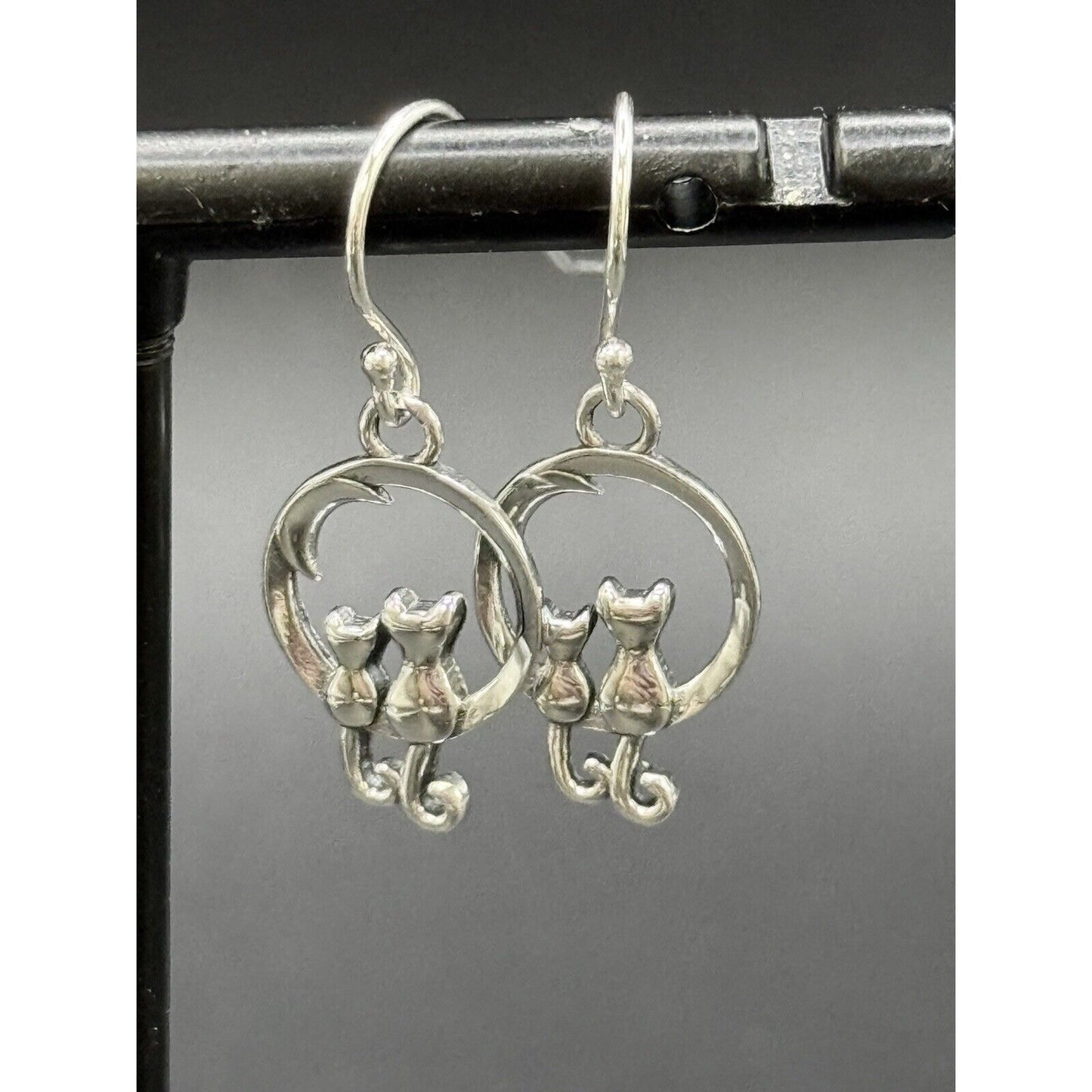 New Condition Sterling Silver Two Cats Dangle Earrings 925