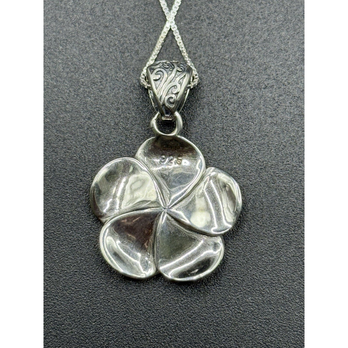 New Condition 18” Sterling Silver Plumeria Pendant Necklace 925