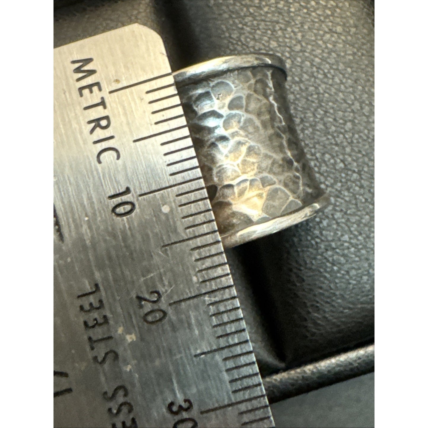 New Condition Sterling Silver 19mm Hammered Band Ring Size 6.5 Concave