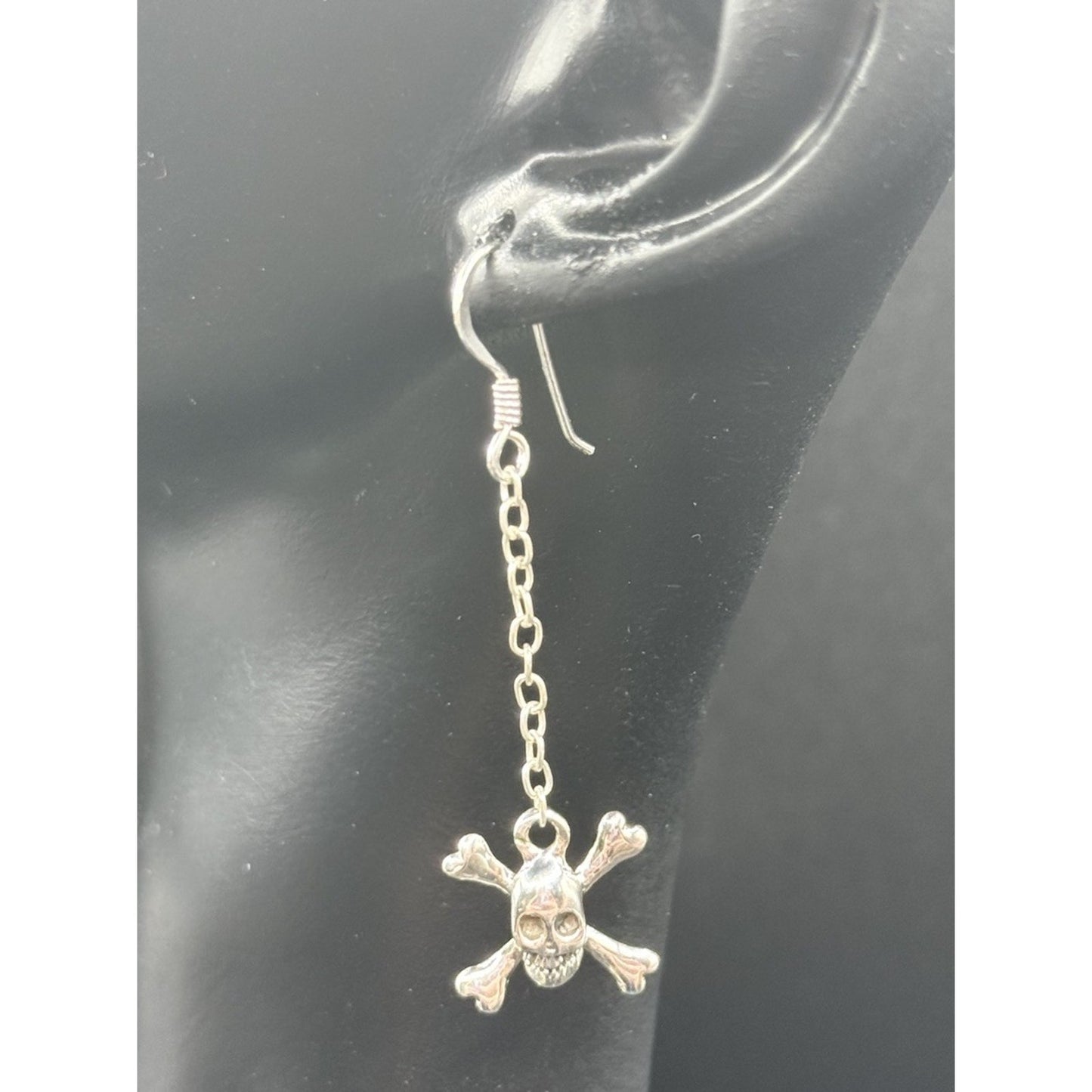 New Condition Sterling Silver Dangle Skull Jolly Roger Earrings 925