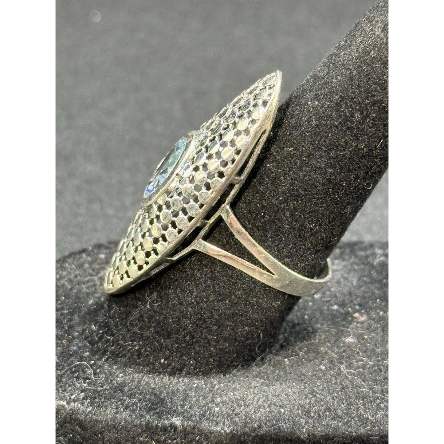 EUC Oblong Sterling Silver Genuine Topaz Ring Size 7.00 Q24