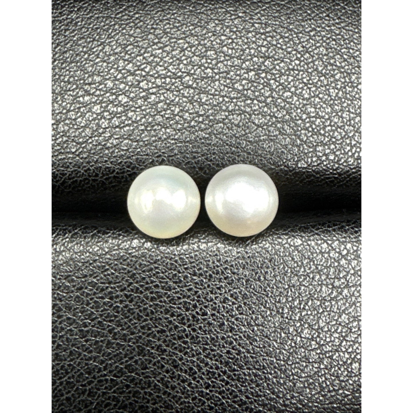 New Condition Sterling Silver Freshwater Pearl 8mm Stud Earrings 925