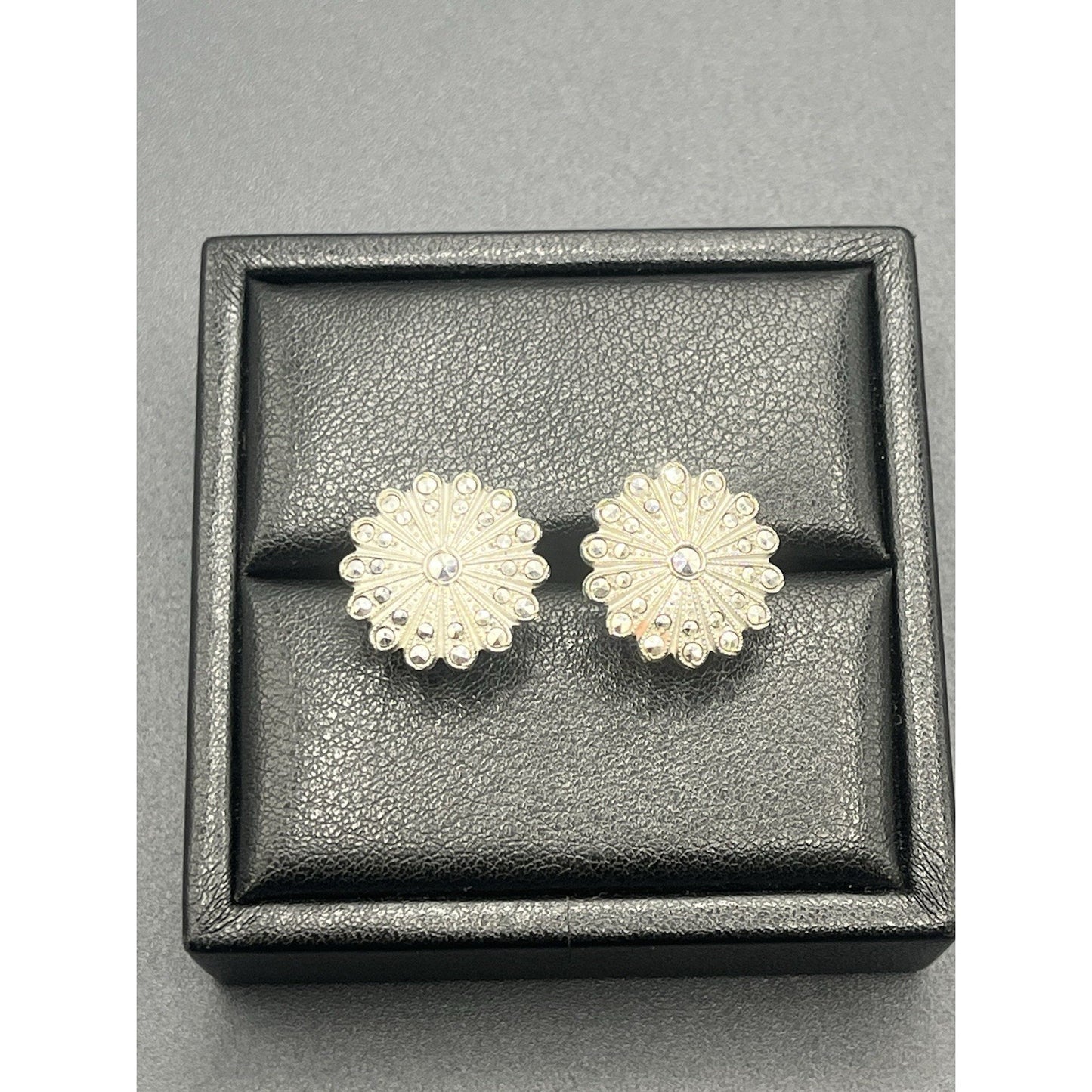 ExcellentUsedCondition Sterling Silver Marcasite Screwback Postless Earrings W15