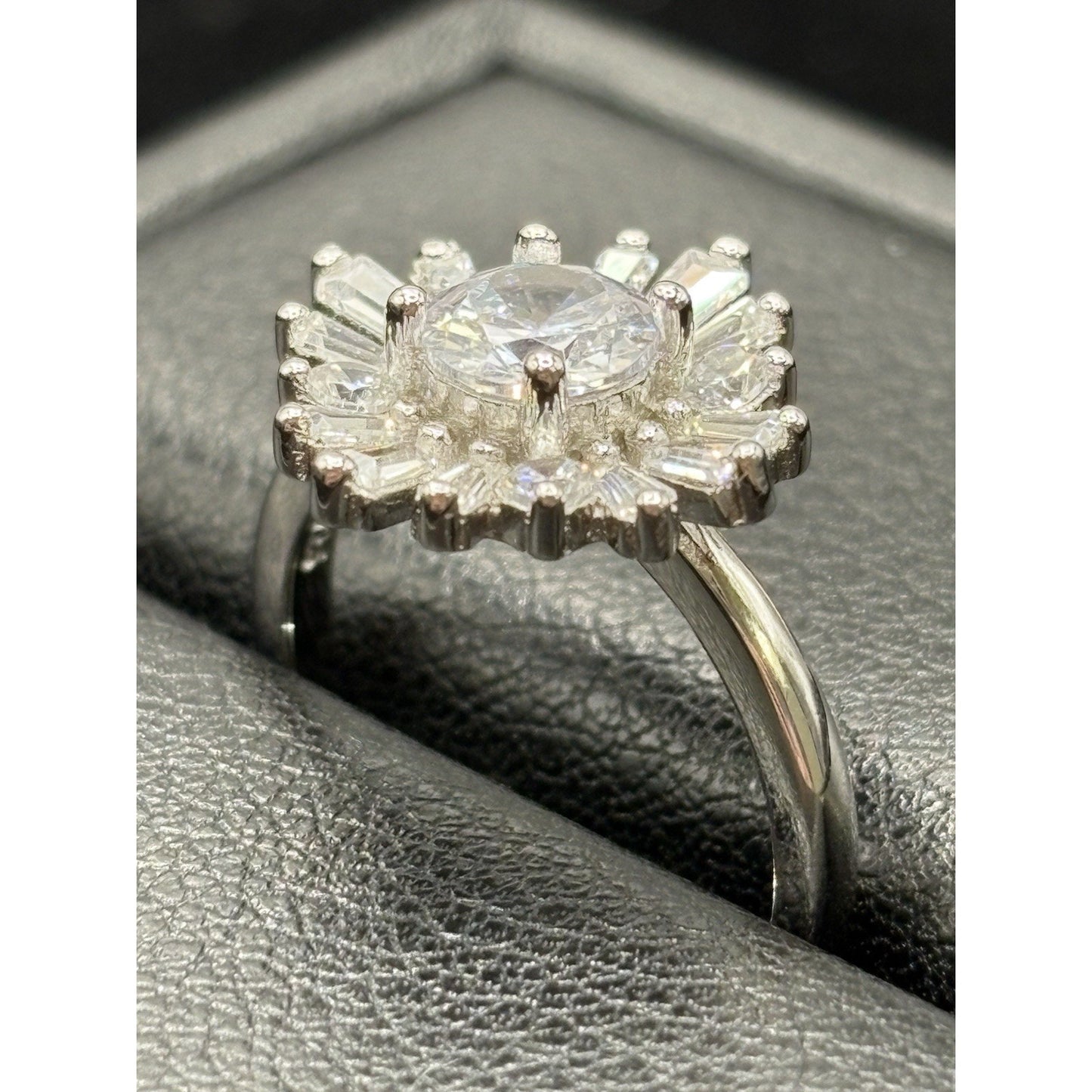 New Condition Starburst Sterling Silver Cubic Zirconia Starburst Ring Size 7