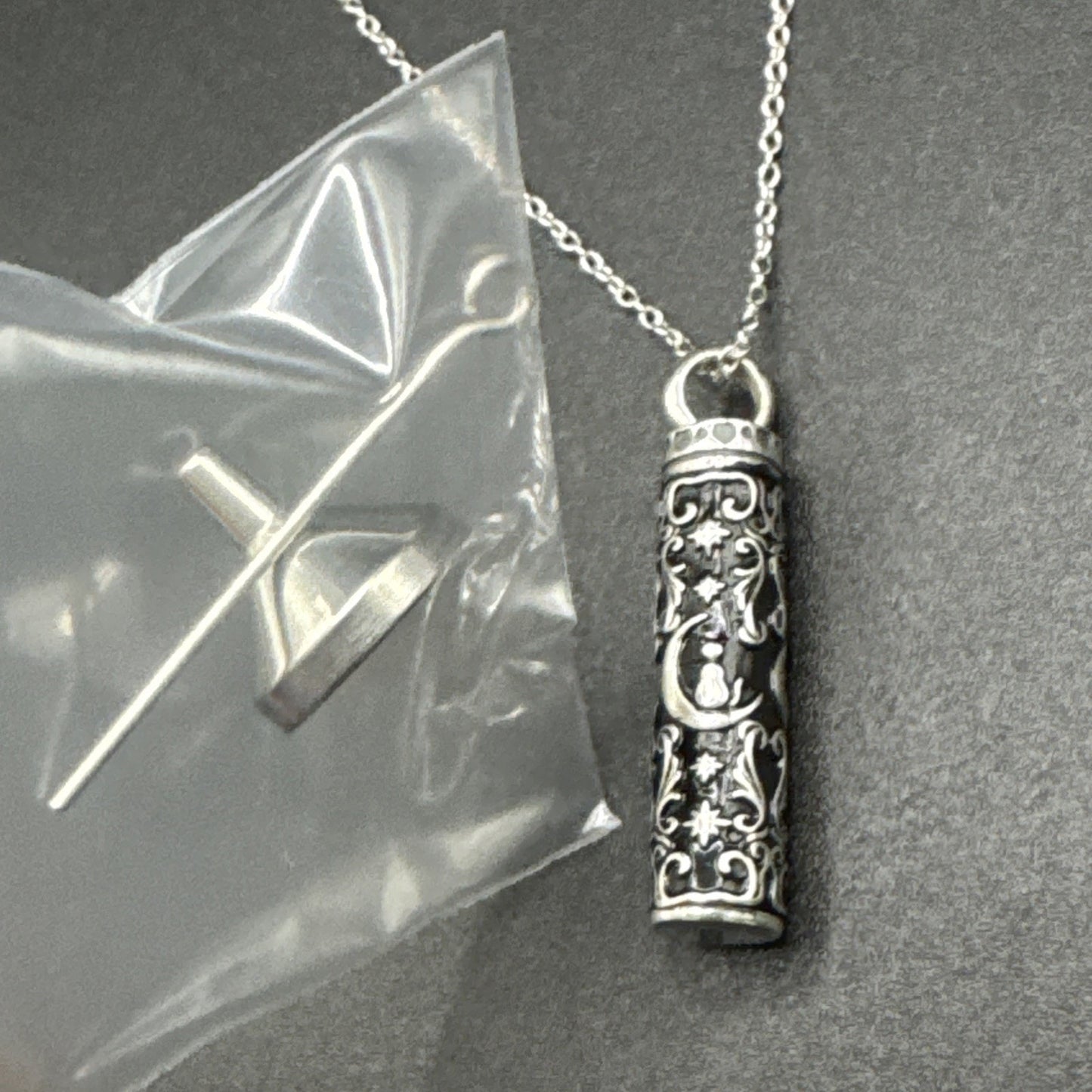 New Condition 20” Sterling Silver Feline Memorial Cat Urn Pendant Necklace 925