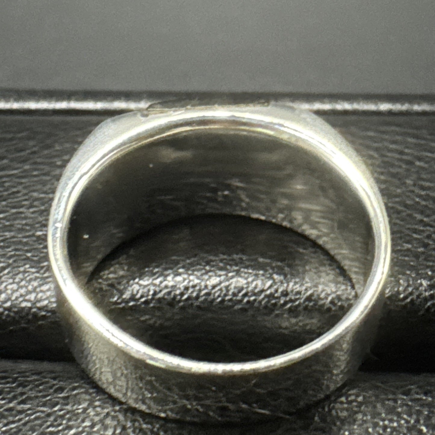 New Condition Sterling Silver Onyx Domed Signet Ring 925 Size 7