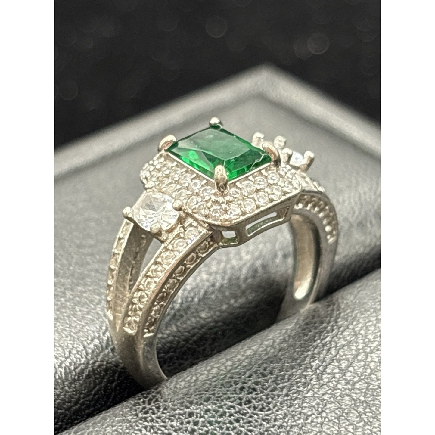 EUC Sterling Silver Green Cubic Zirconia Ring Size 6.00 3 Grams X15