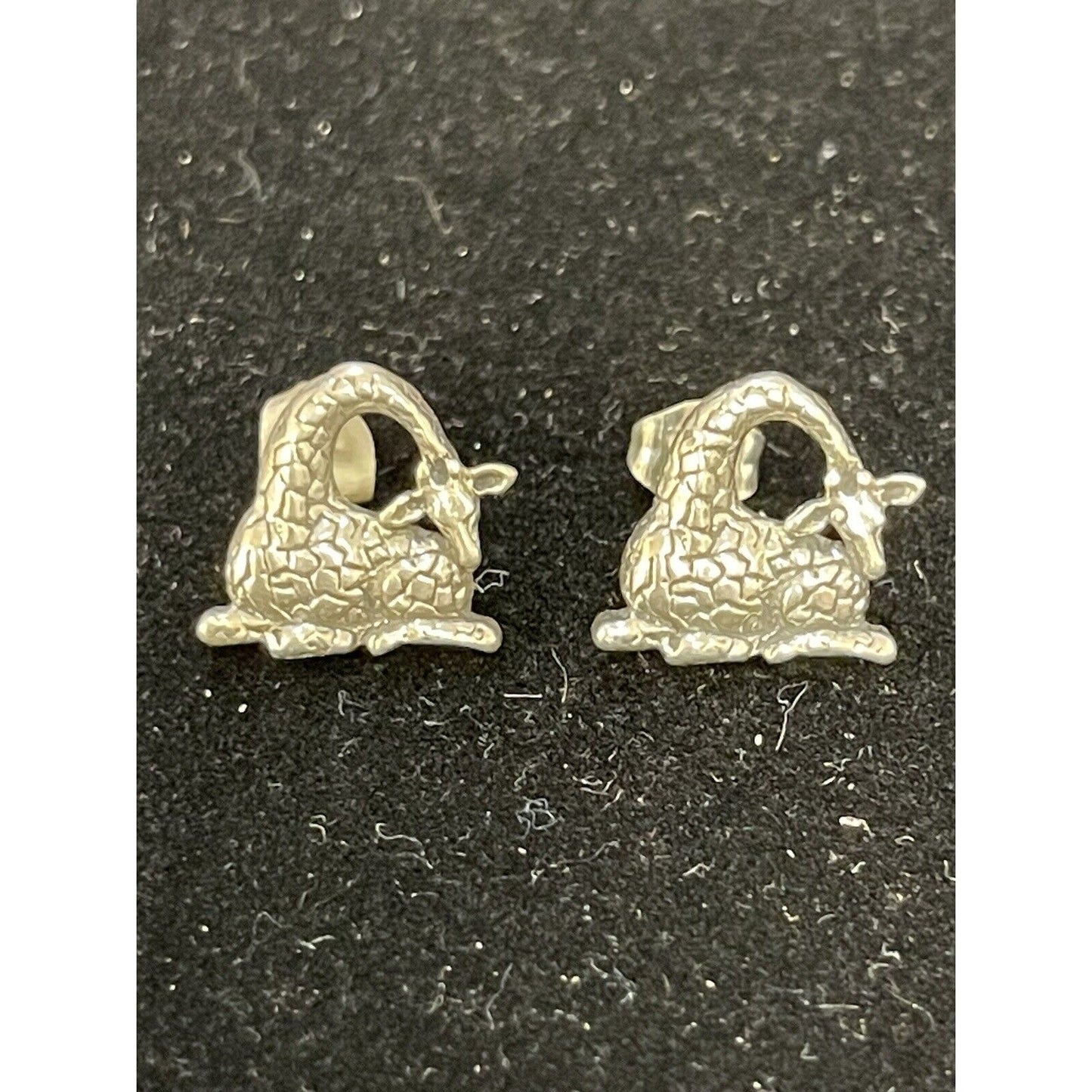 Adorable Giraffe Laying Down Sterling Silver Stud Earrings 925 P20