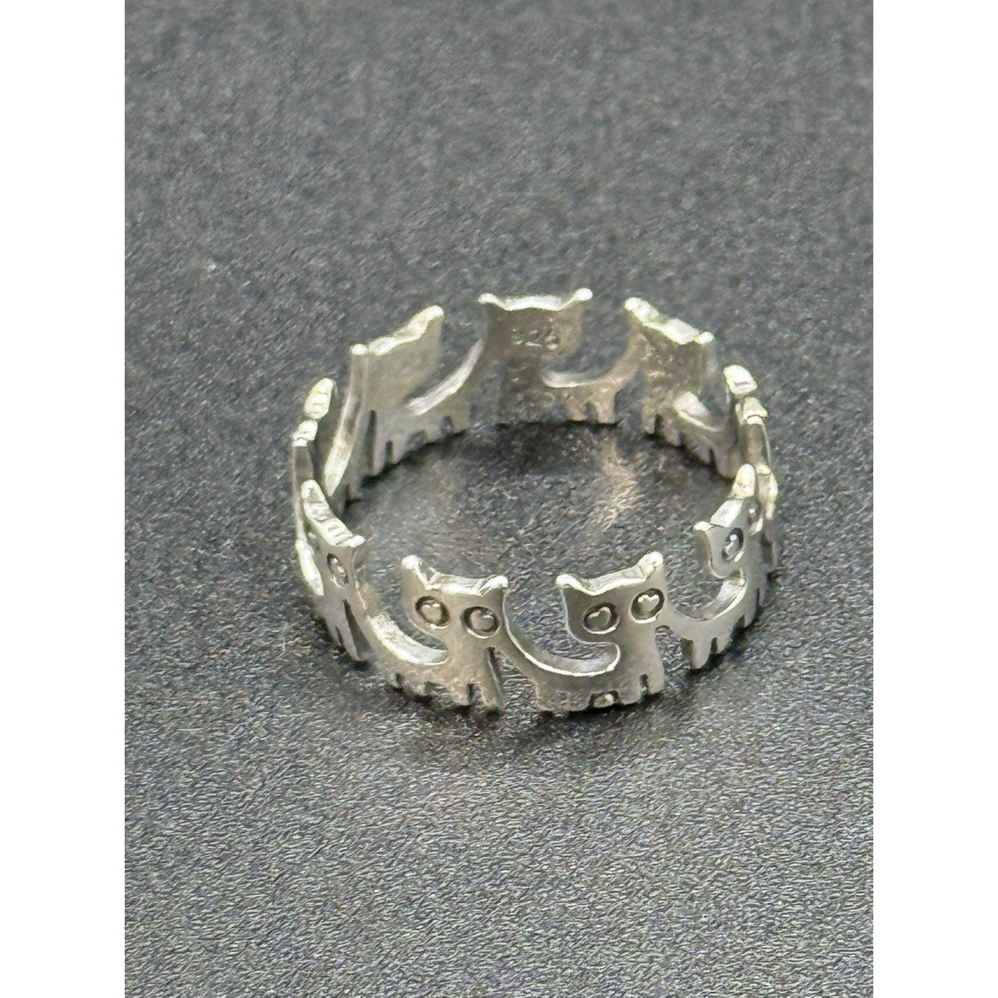 New Condition Sterling Silver Cats Band Ring Size 9.50