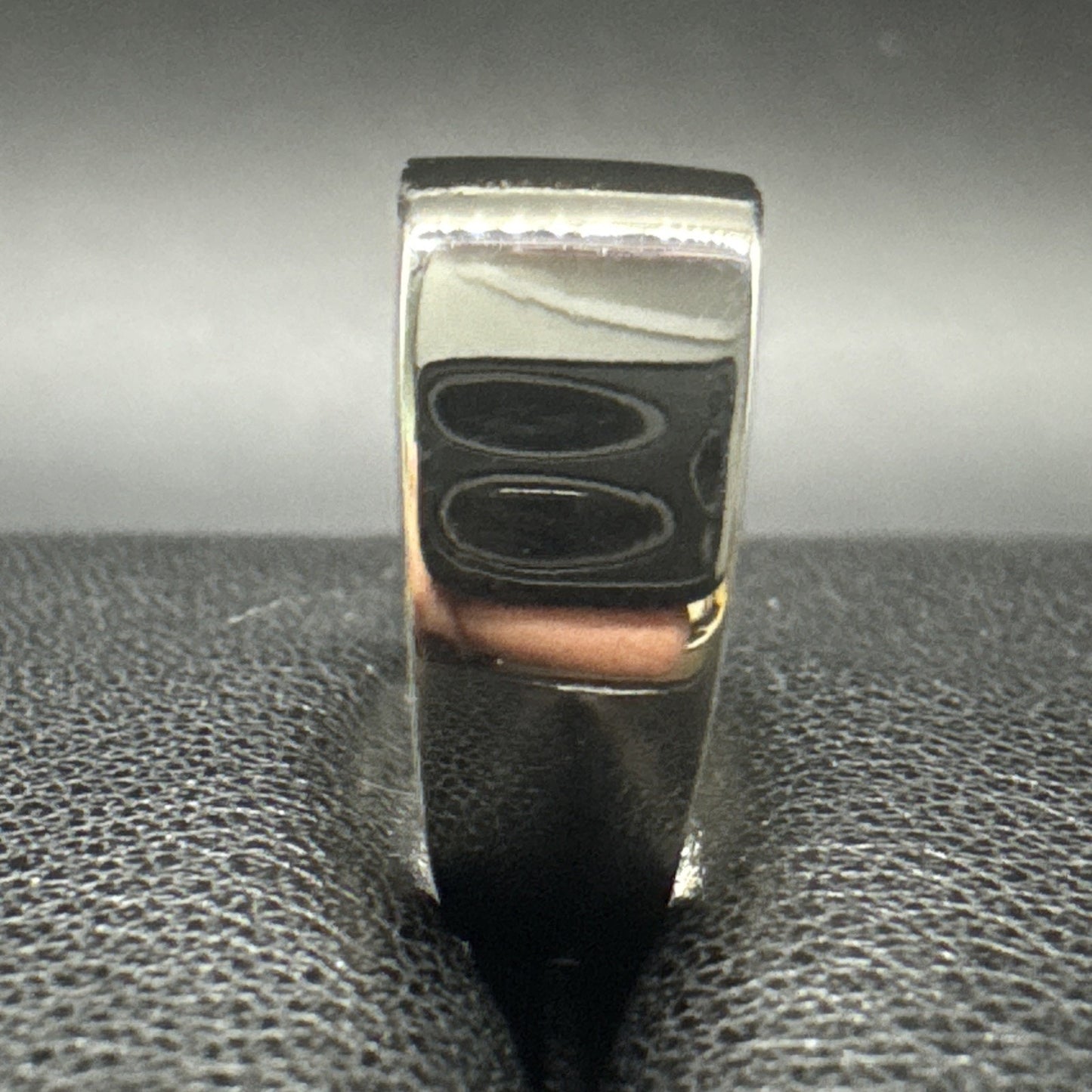 New Condition Sterling Silver Onyx Domed Signet Ring 925 Size 7