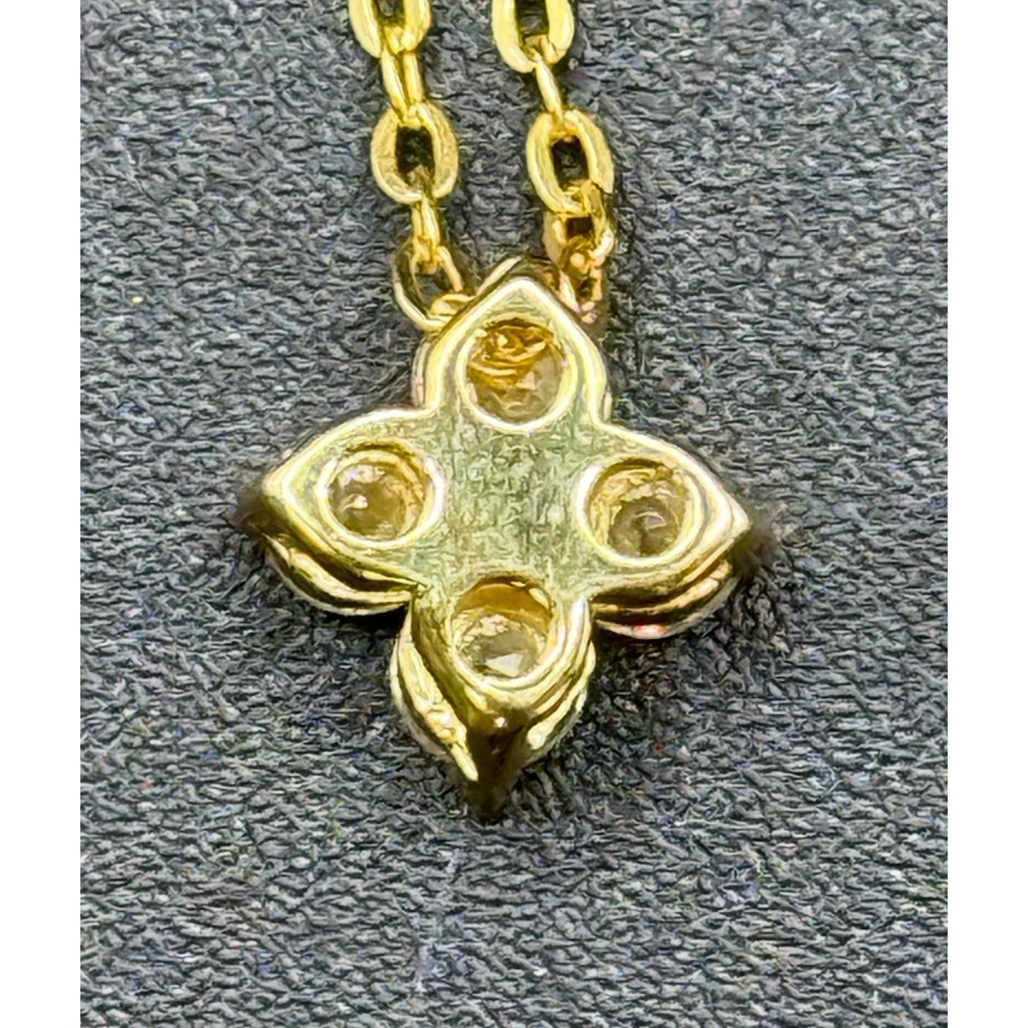 New Condition 18” Gold Sterling Silver Moissanite Clover Pendant Necklace GRA