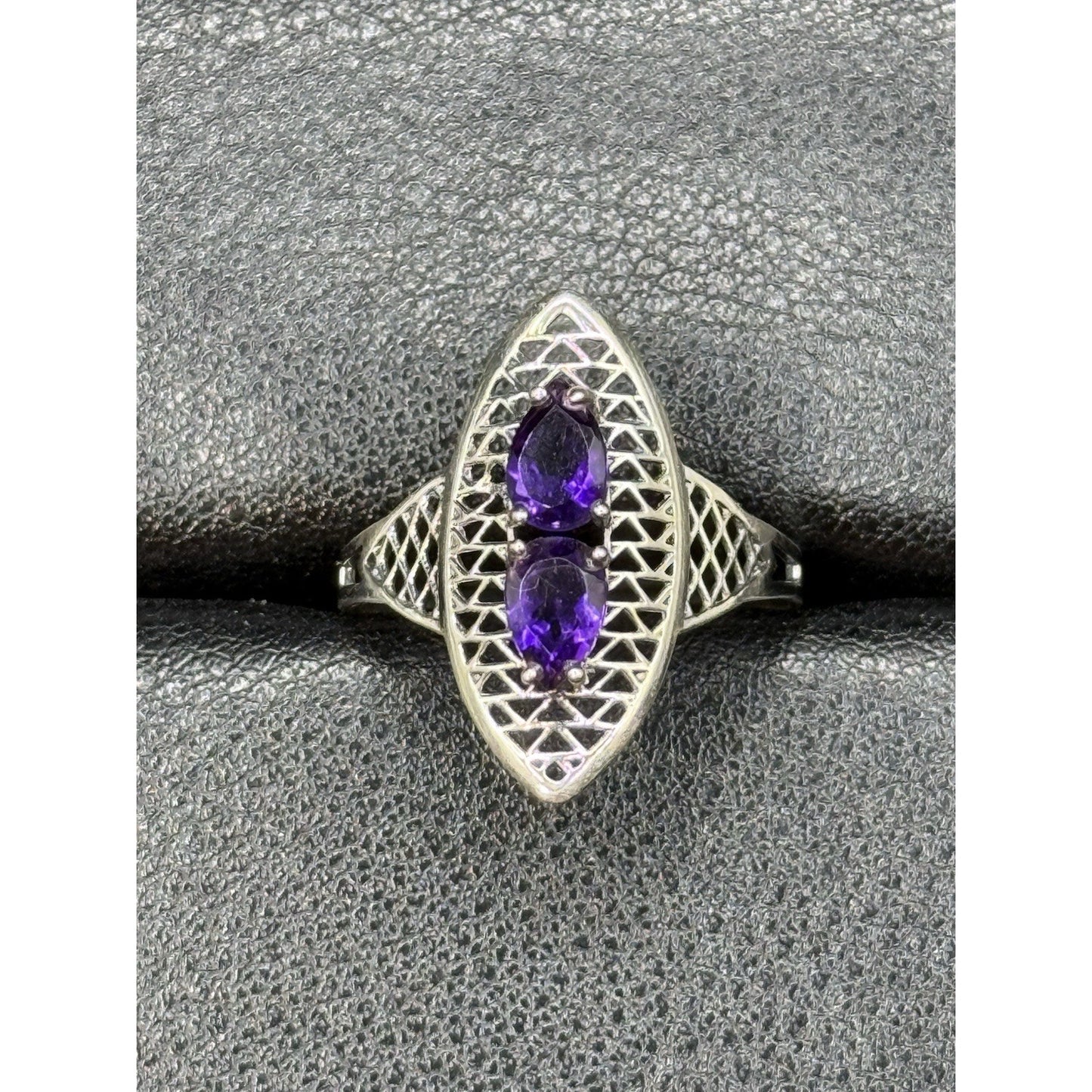 EUC Sterling Silver Double Amethyst Oblong Ring Size 8.00 Q24