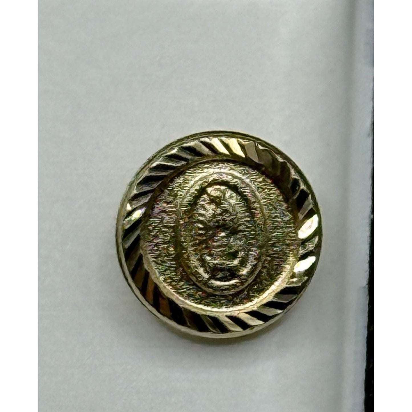 New Condition 14k Gold Lady Guadeloupe Stud Earrings
