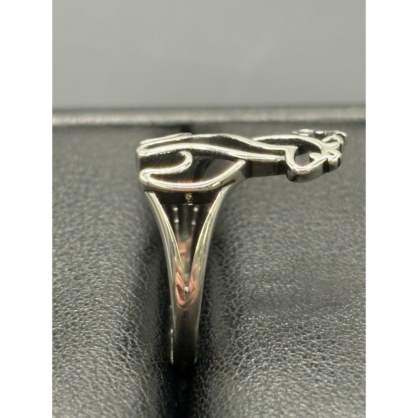 New Condition Sterling Silver Hugging Giraffes Ring Size 7