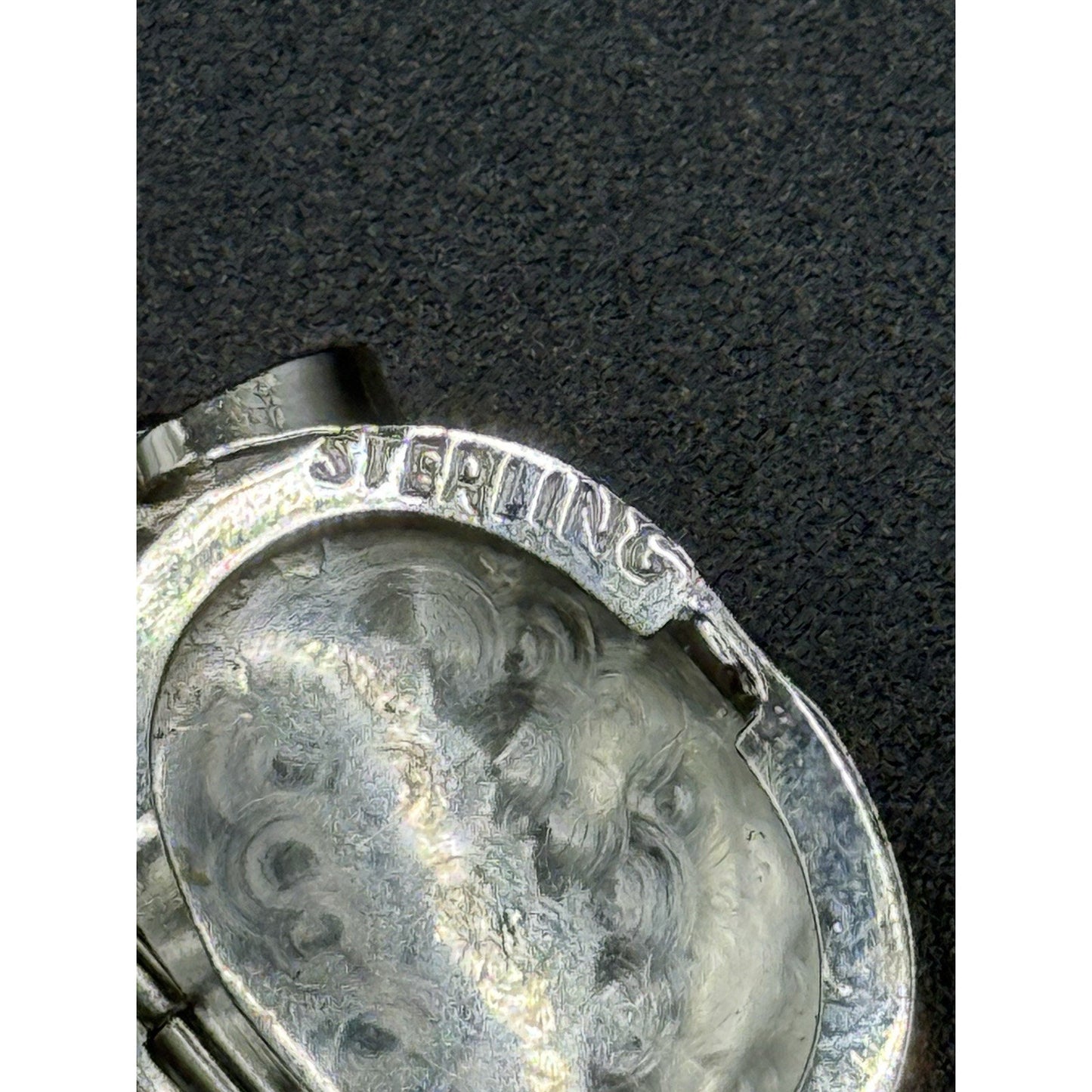 Excellent Used Condition Sterling Silver Oval Locket 20MM 925 R8