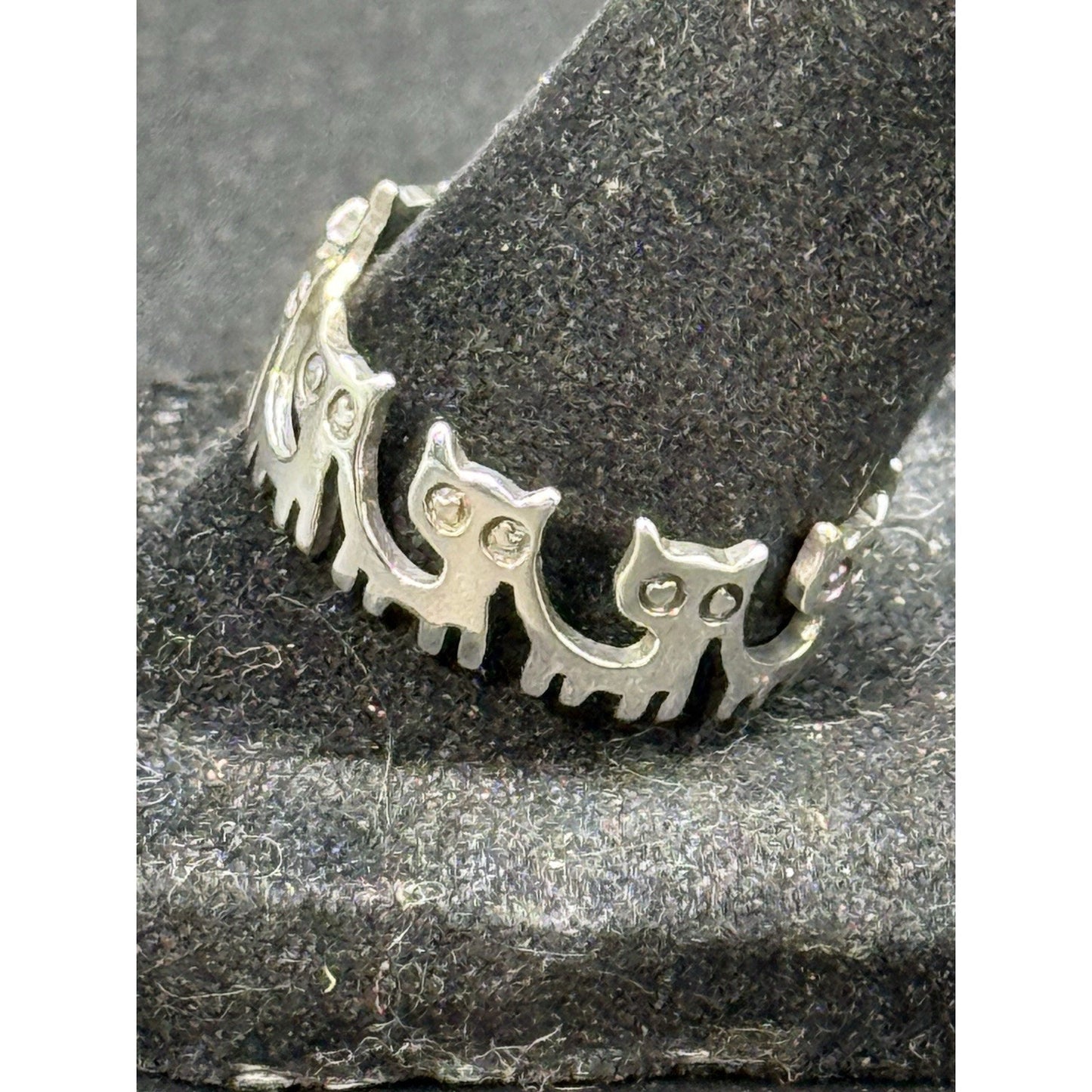 New Condition Sterling Silver Cats Band Ring Size 9.50