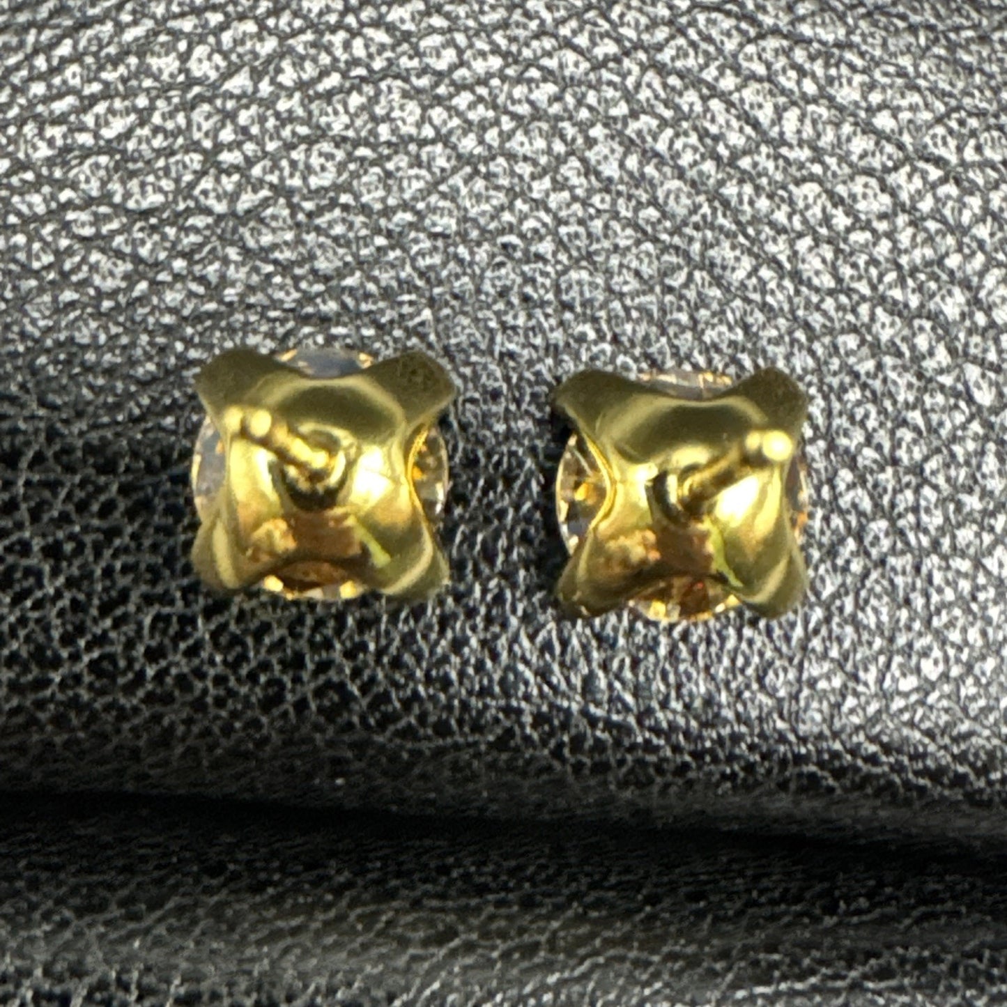 New Condition Gold Sterling Silver 2 CT Champagne Moissanite Stud Earrings GRA