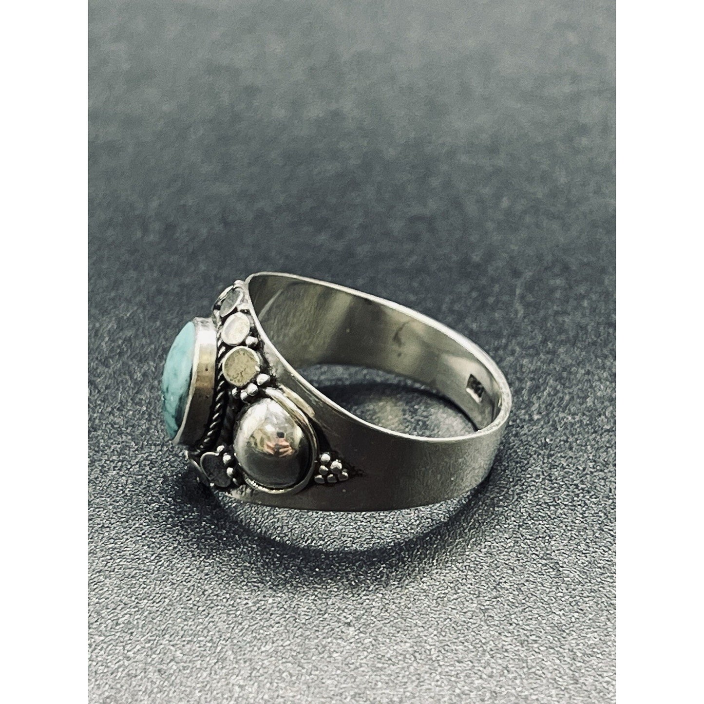 New Condition Sterling Silver Bali Style Turquoise Ring Size 7.00