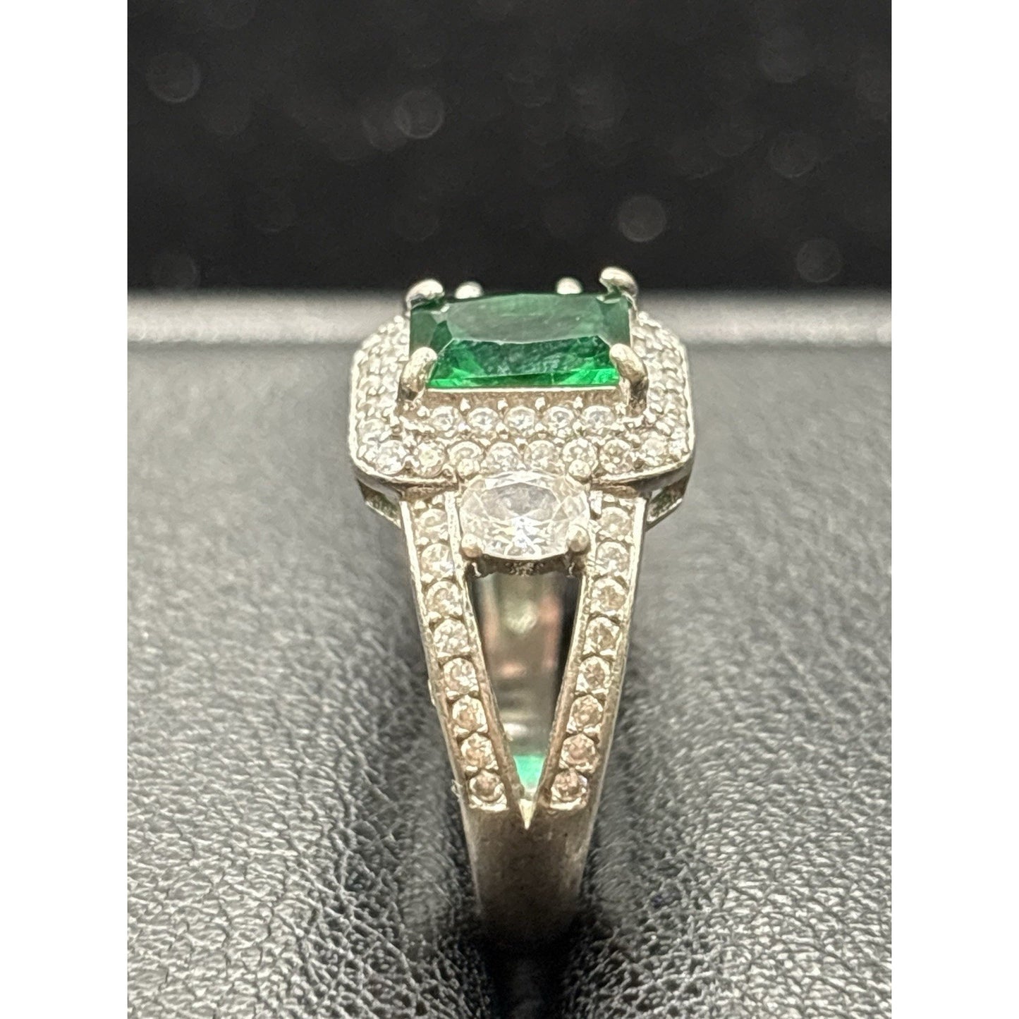 EUC Sterling Silver Green Cubic Zirconia Ring Size 6.00 3 Grams X15