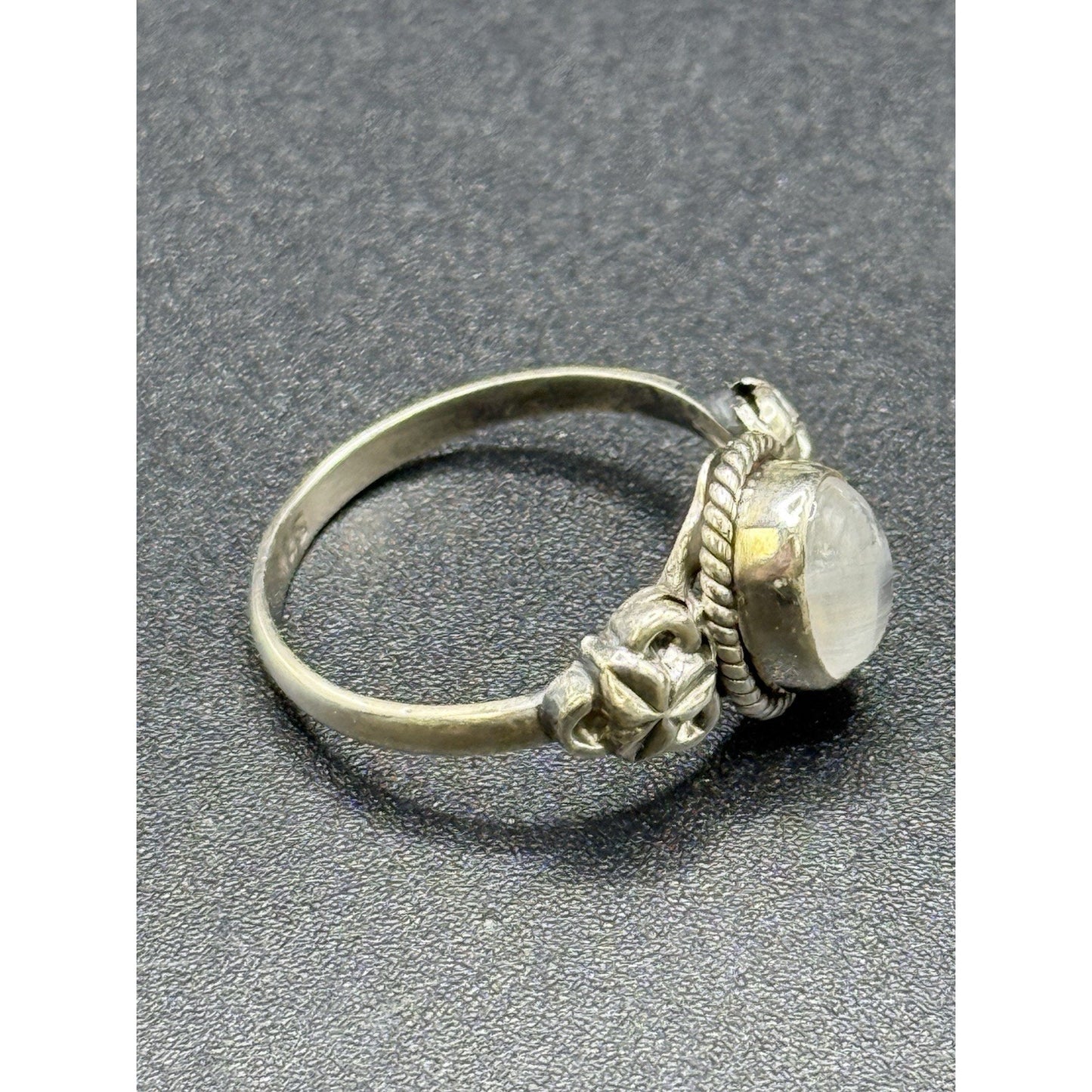 New Condition Sterling Silver Genuine Moonstone Ring Size 7.00 925