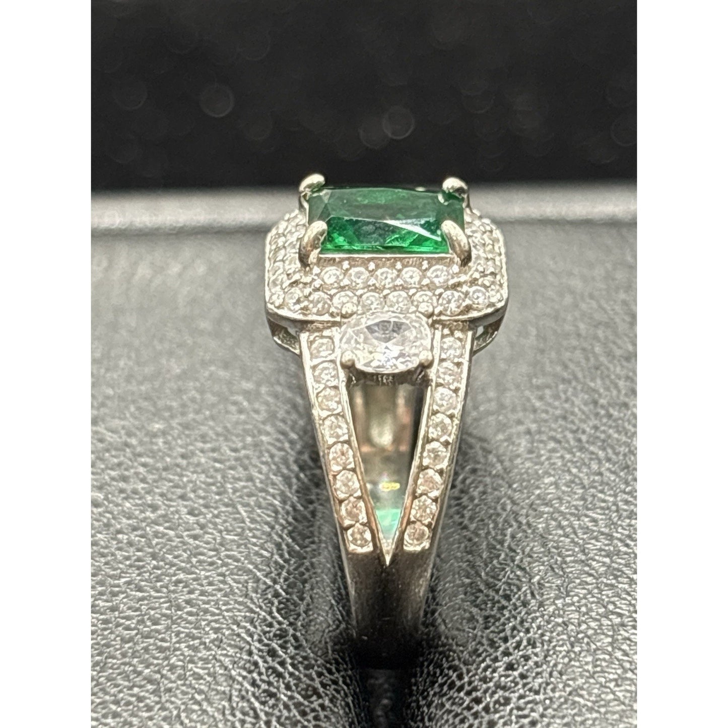 EUC Sterling Silver Green Cubic Zirconia Ring Size 6.00 3 Grams X15