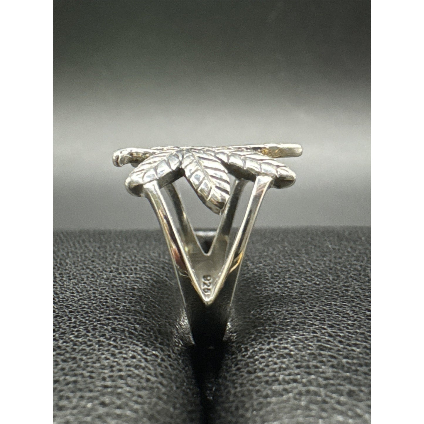 New Condition Sterling Silver Marijuana Leaf Ring 925 Size 7