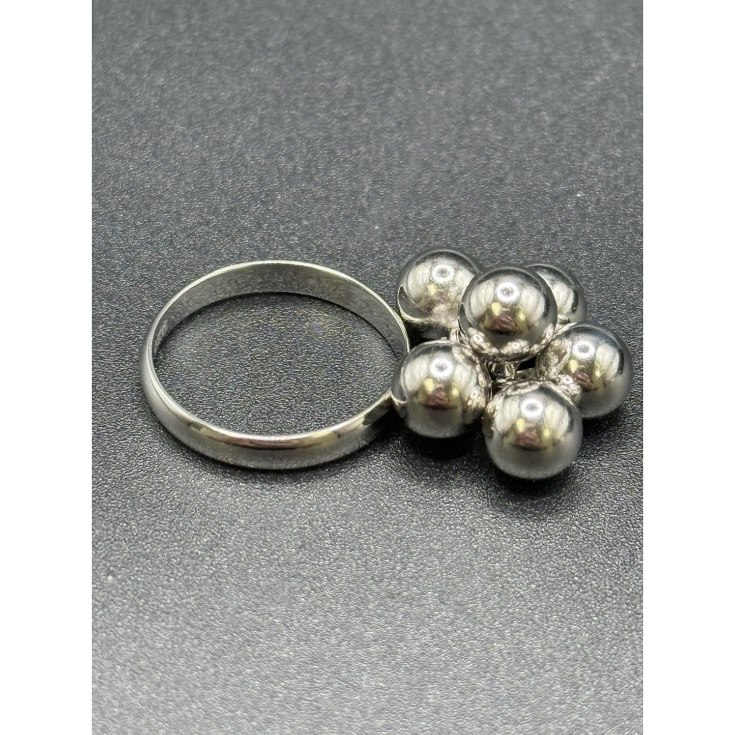 New Condition Sterling Silver Dangling Beads Ring Size 7.00 925