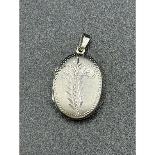 Excellent Used Condition Sterling Silver Oval Locket 20MM 925 R8