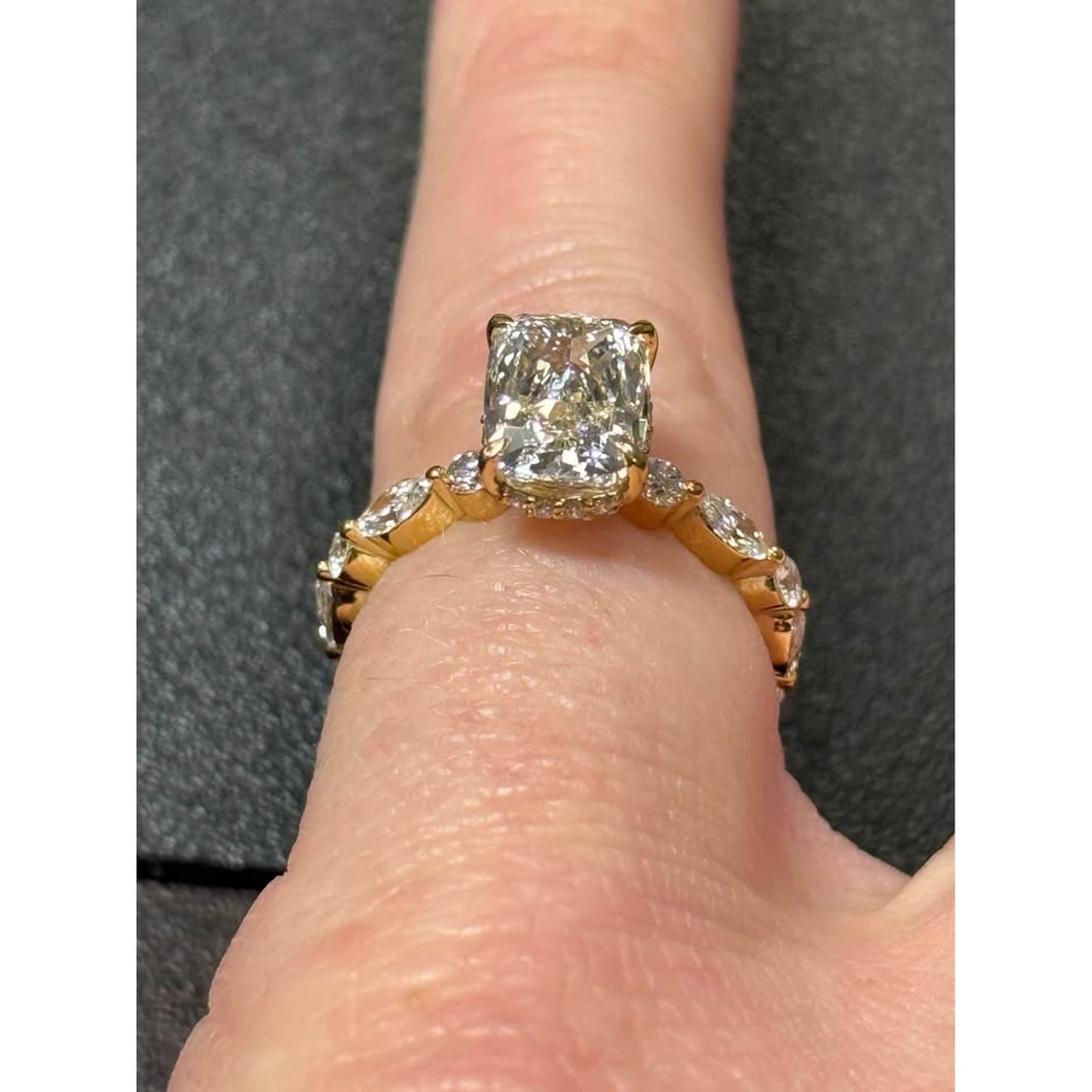Brand New 14k Yellow Gold 3.03 Long Cushion  Lab Grown Diamond Ring E Color VS1 Clarity IGI