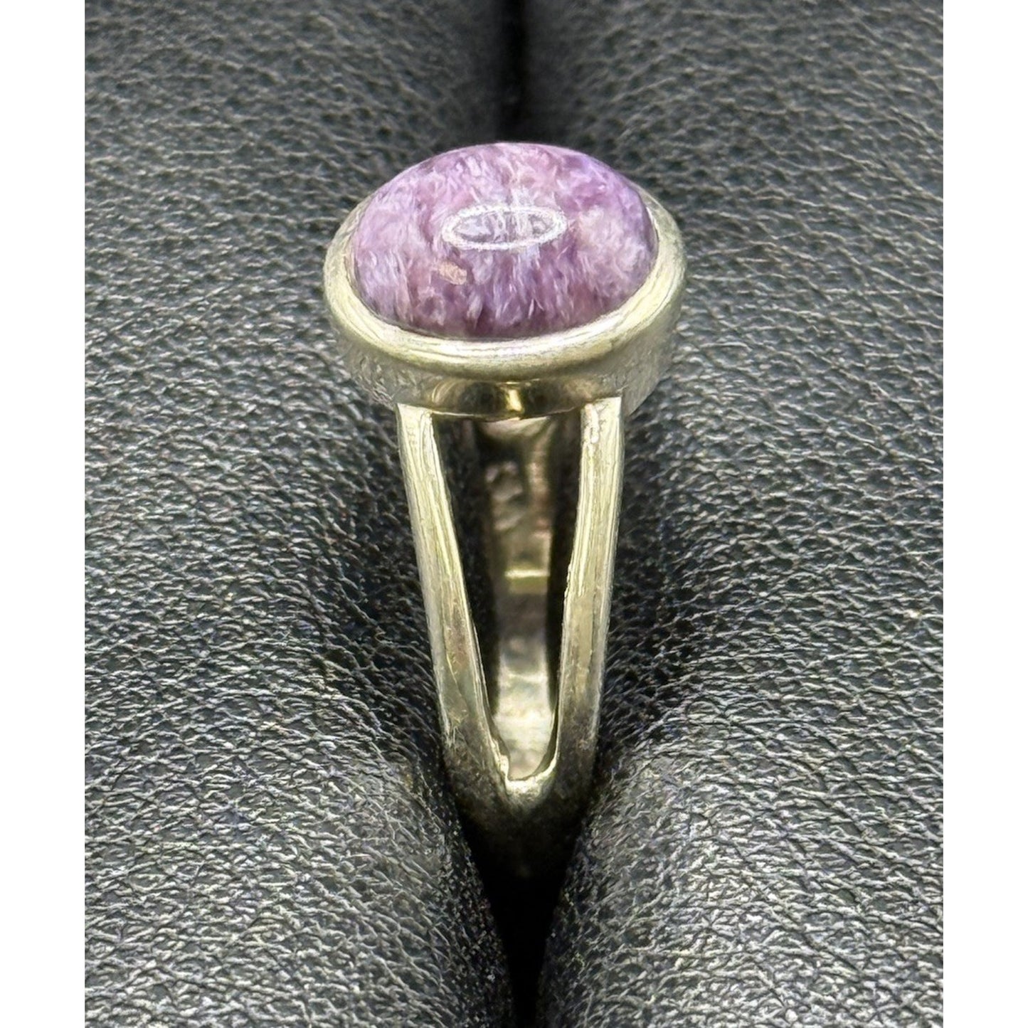 EUC Genuine Amethyst Cabachon Ring Size 7.00 Q21