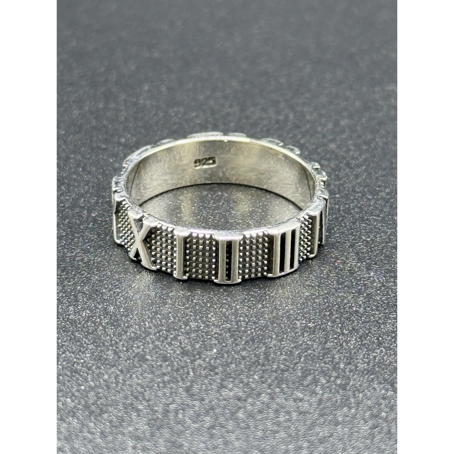 Excellent Used Condition Sterling Silver Roman Numerals Band Ring Size 6.50 Q7