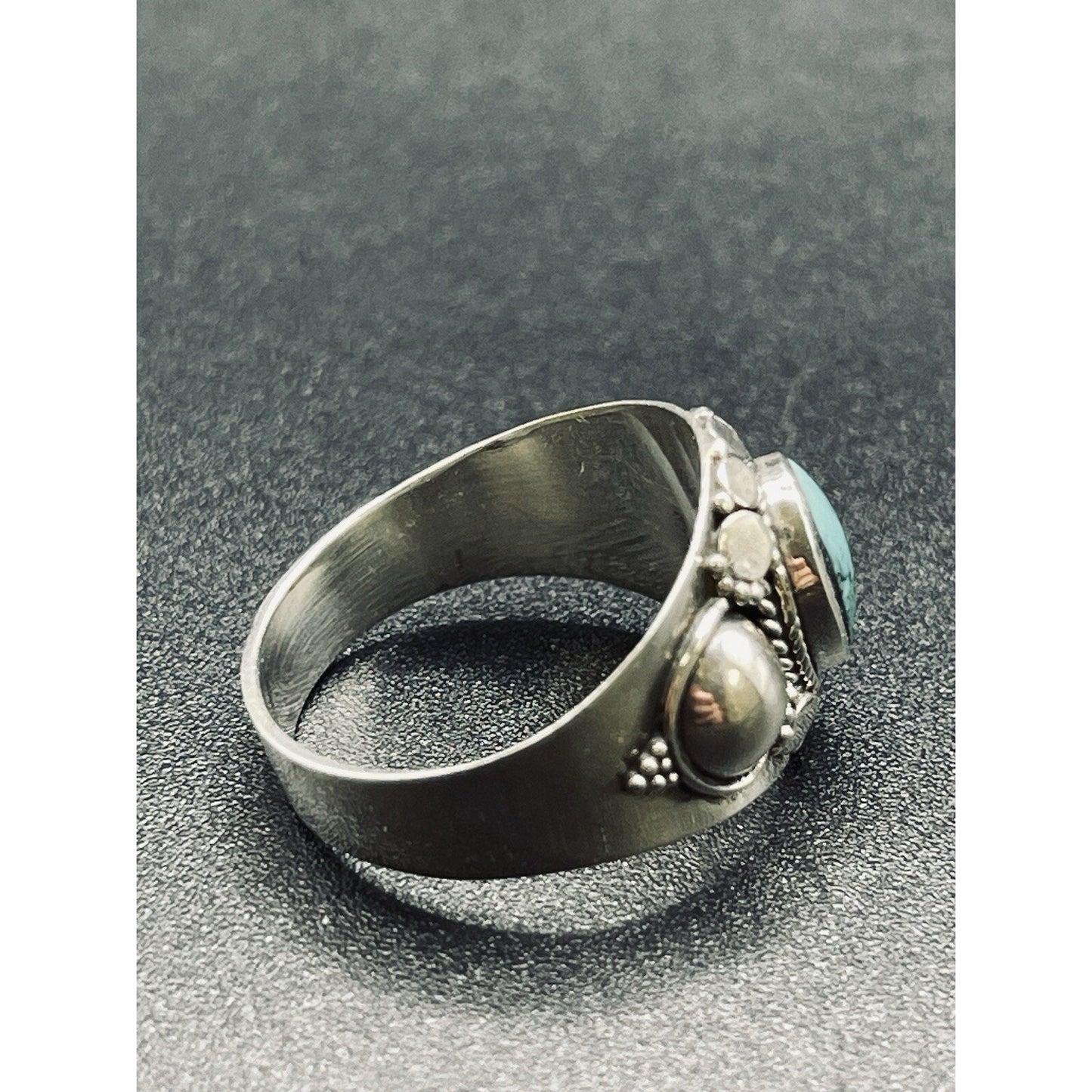 New Condition Sterling Silver Bali Style Turquoise Ring Size 7.00