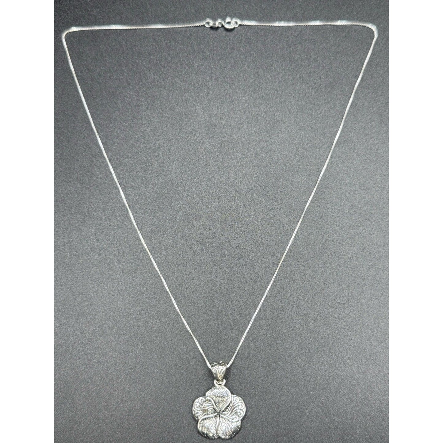 New Condition 18” Sterling Silver Plumeria Pendant Necklace 925