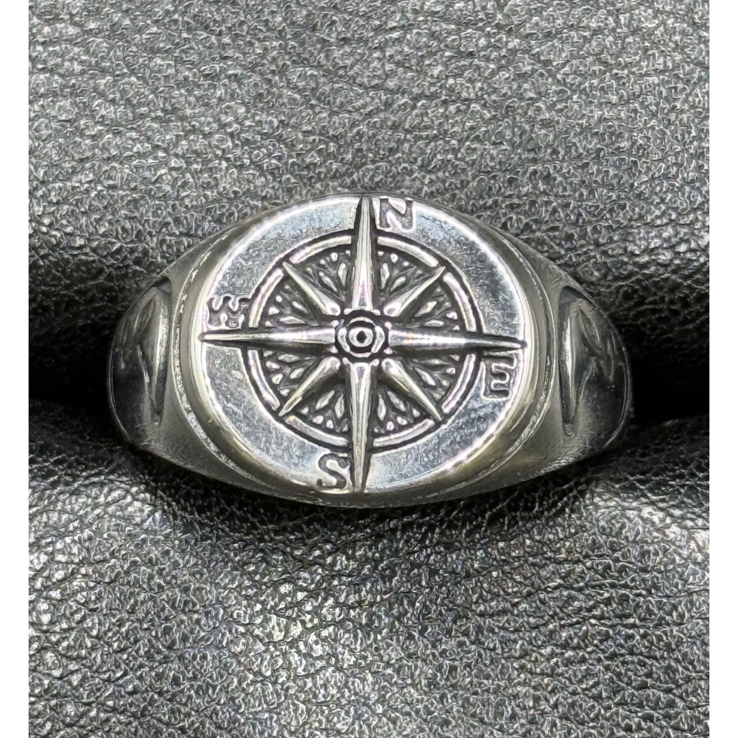 New Condition Sterling Silver Gents Compass Ring Size 9.50
