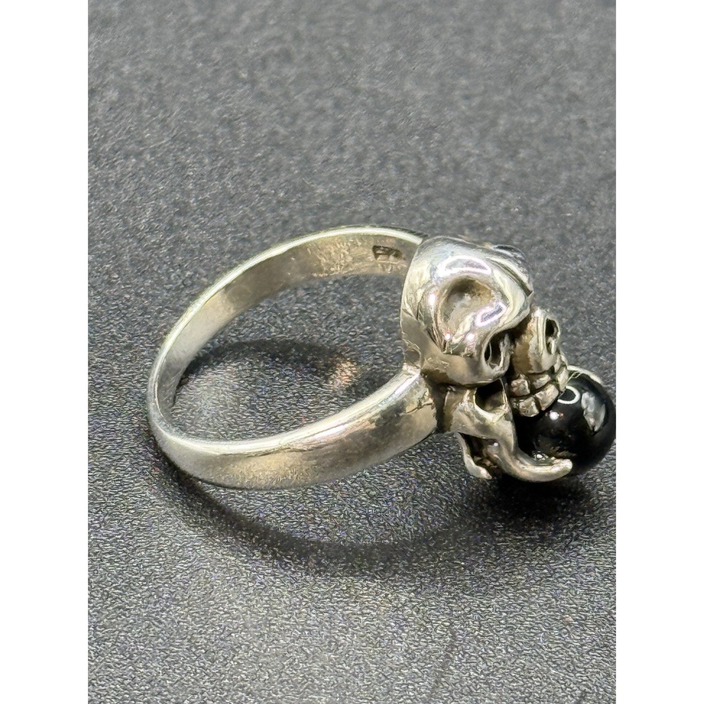 New Condition Sterling Silver Onyx Skull Ring Size 7.00