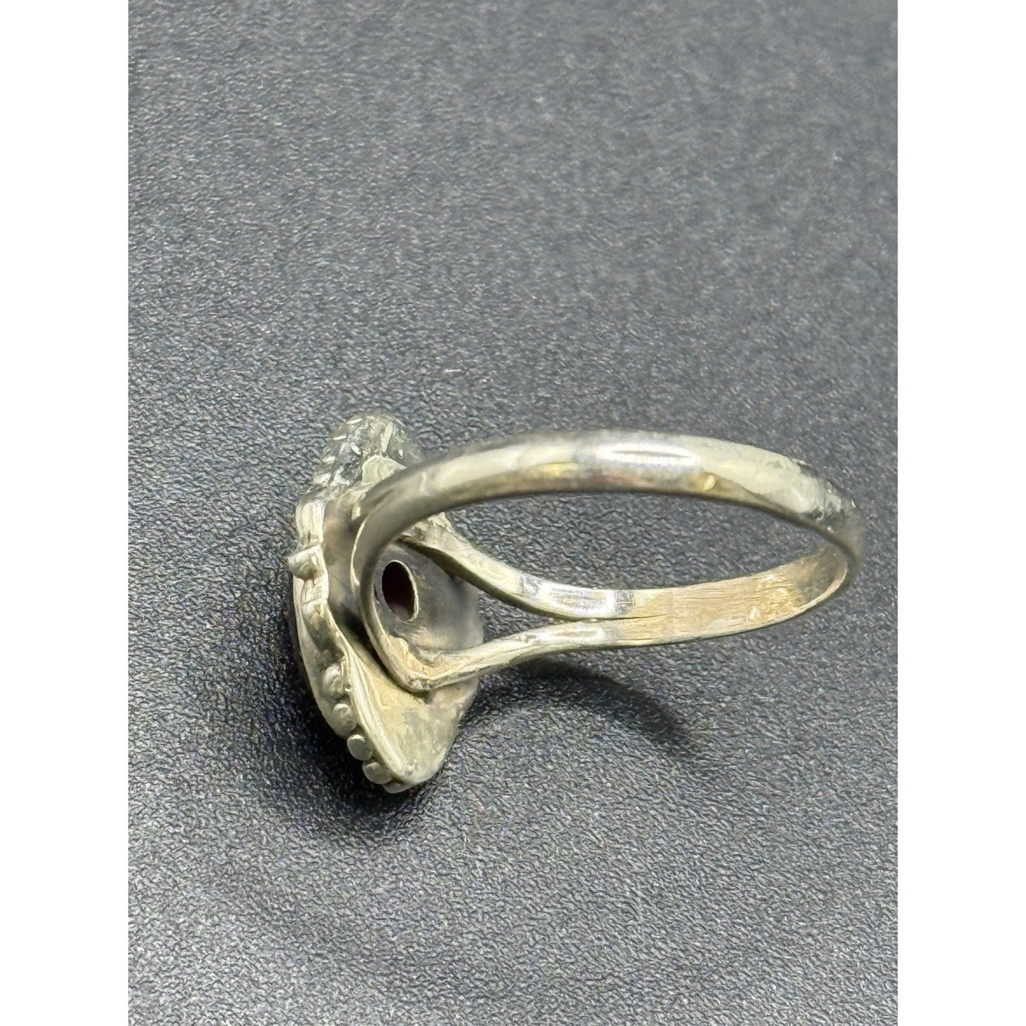 EUC Sterling Silver Genuine Garnet Seed Bezel Ring Size 7.00 925 Q21