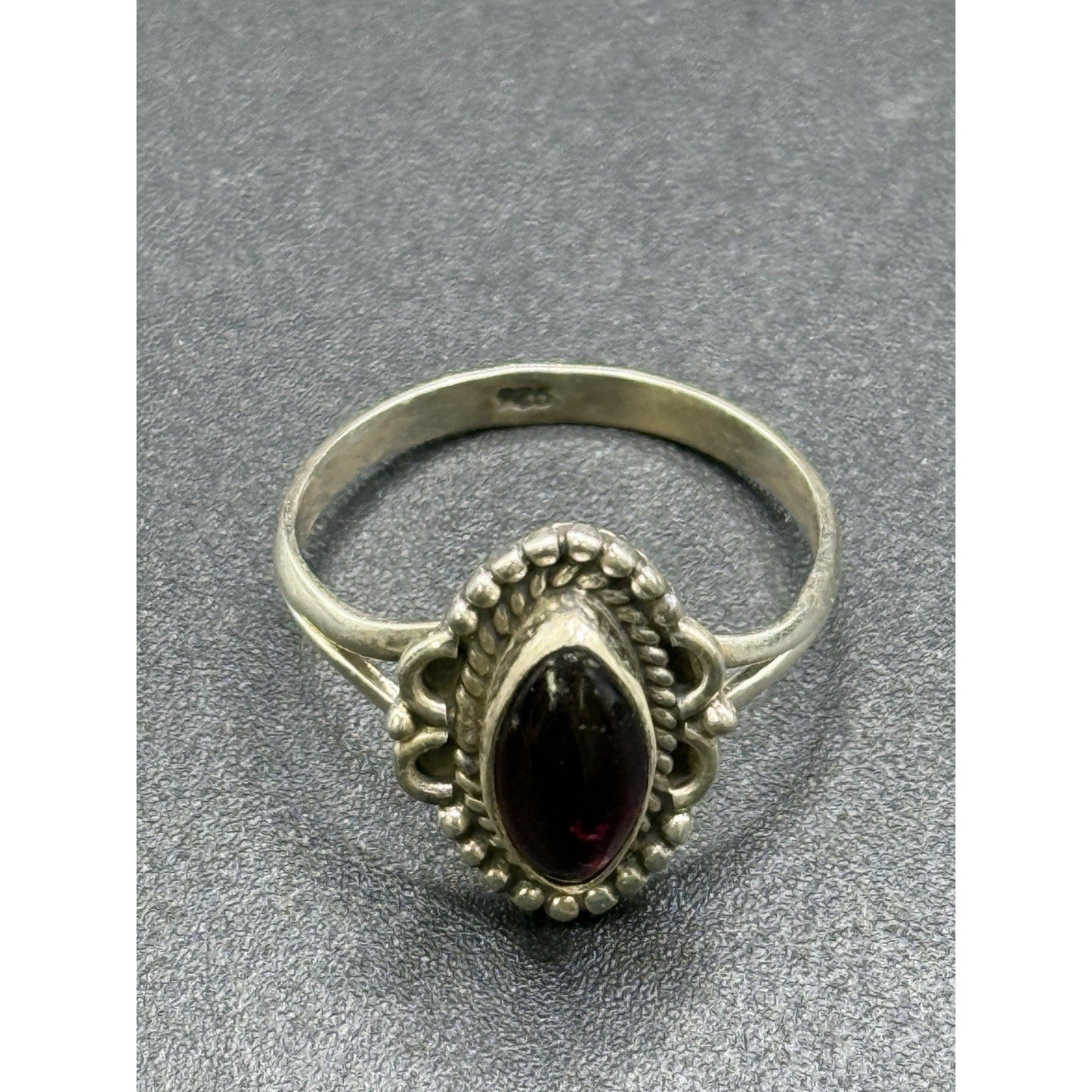 EUC Sterling Silver Genuine Garnet Seed Bezel Ring Size 7.00 925 Q21