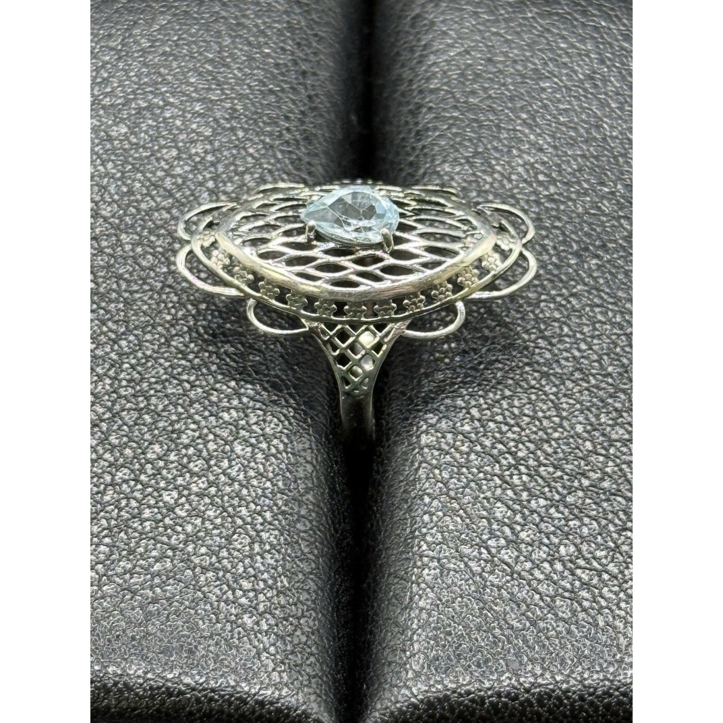 EUC Sterling Silver Genuine Blue Topaz Filigree Ring Size 7.00 925 Q21